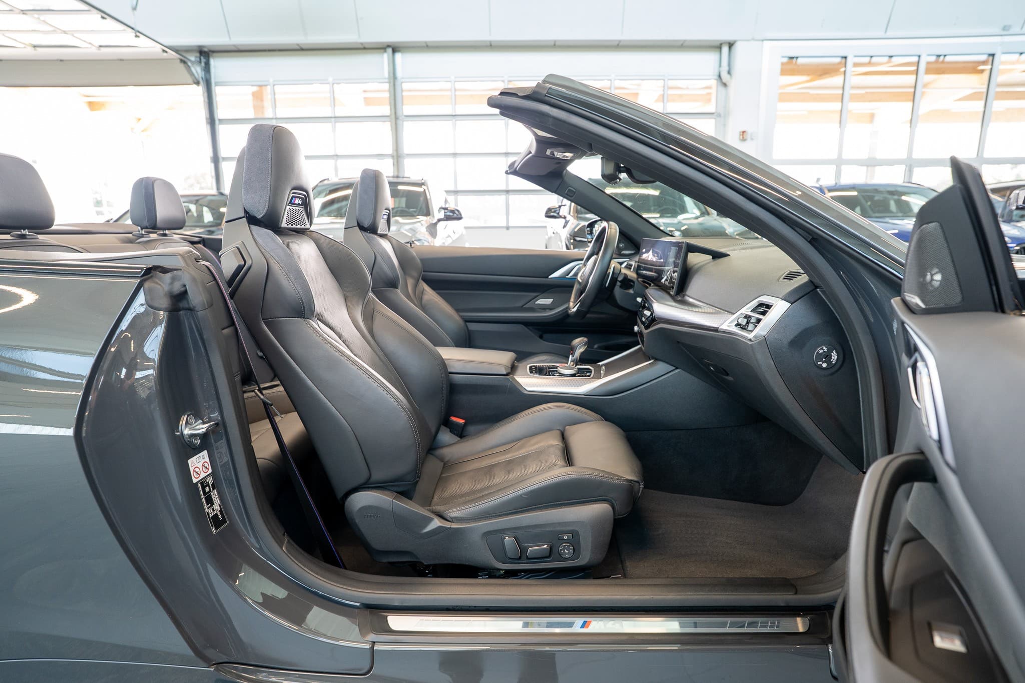 BMW M4 Competition xDrive Cabrio LCI / Head-Up Display / Harman Kardon / 360° Kamera - Bild 21