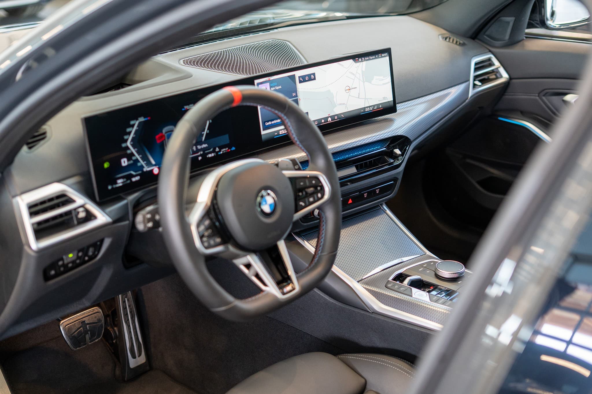 BMW M340d xDrive Touring / M Sport Pro / LCI / Panorama / 360°Kamera / HeadUp - Bild 12
