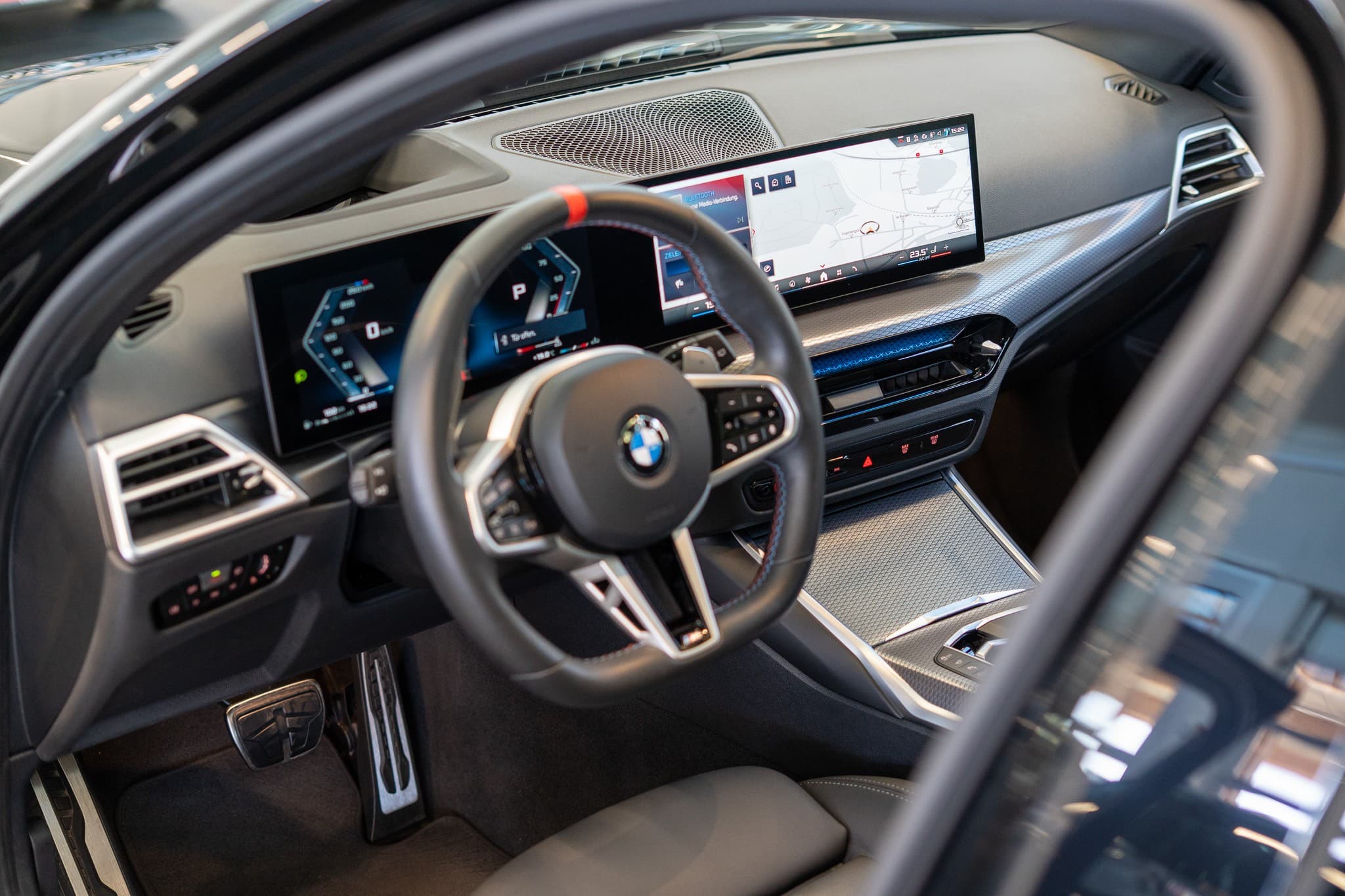 BMW M340i xDrive Touring / LCI / Panorama / 360°Kamera - Bild 13