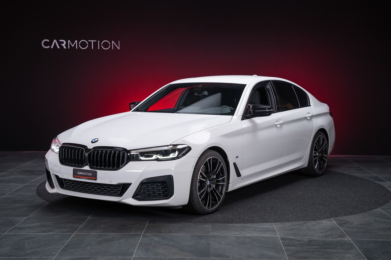 BMW 530i xDrive SAG M-Sport / Alcantara Sitze / Rückfahrkamera / El.Sitze / Ambientebeleuchtung