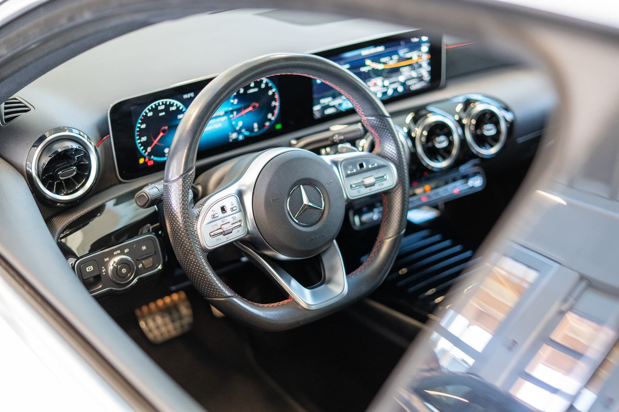MERCEDES-BENZ A 180 AMG Line Limousine - Bild 9