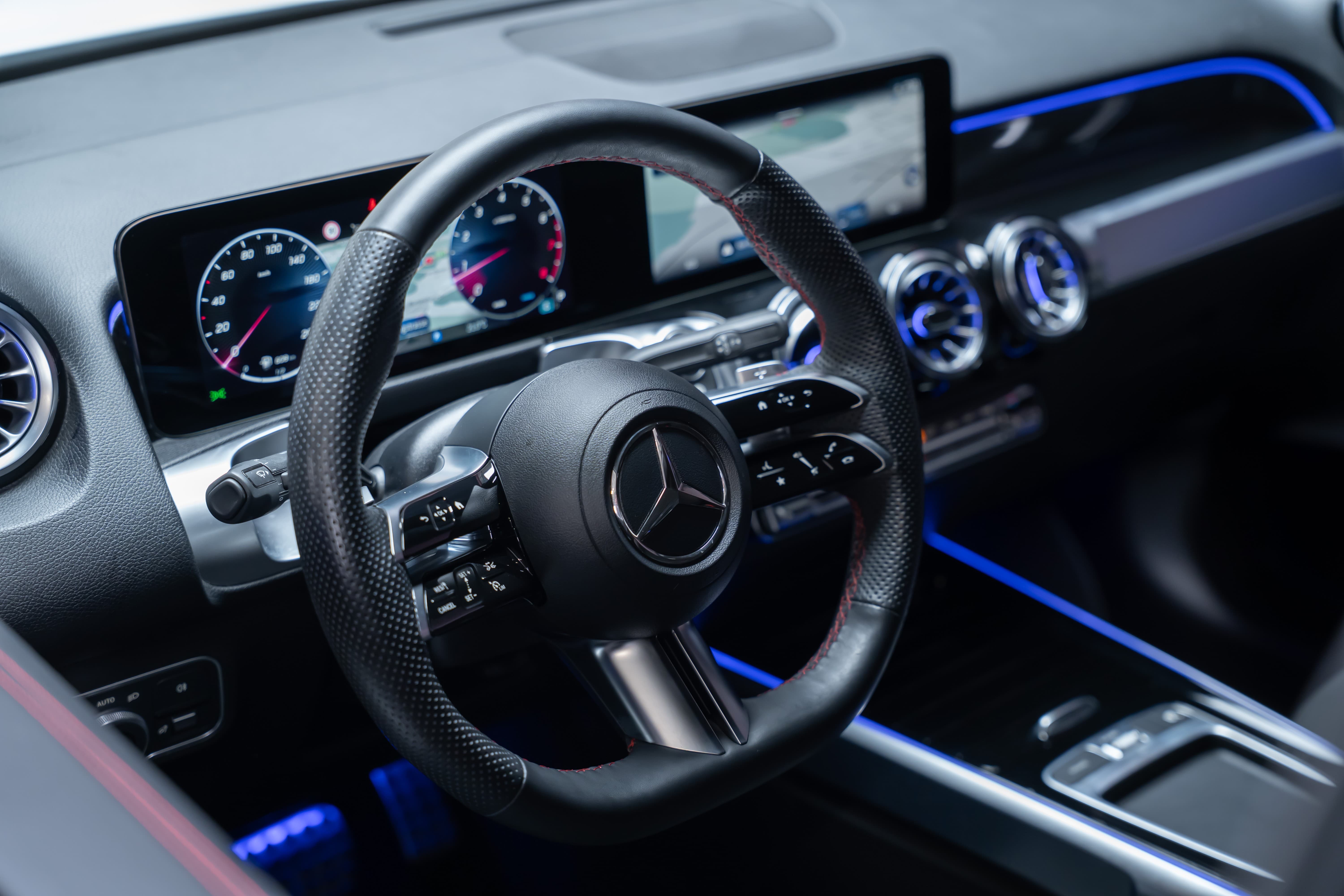MERCEDES-BENZ GLB 250 AMG Line 4matic / Facelift / Rückfahrkamera / Ambientebeleuchtung - Bild 14