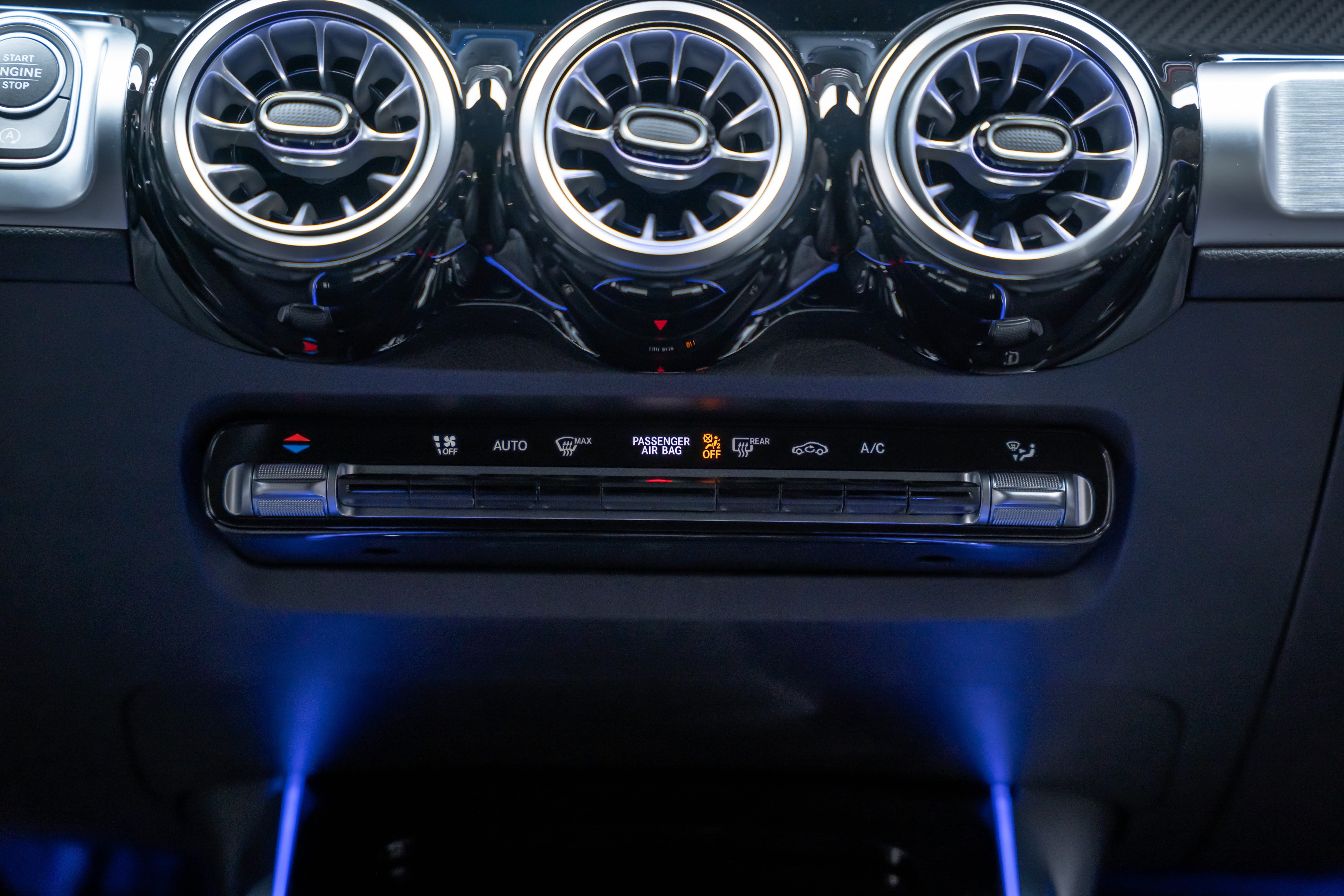 MERCEDES-BENZ GLB 35 AMG 4matic / Facelift / Ambiente-Beleuchtung / Rückfahrkamera - Bild 36