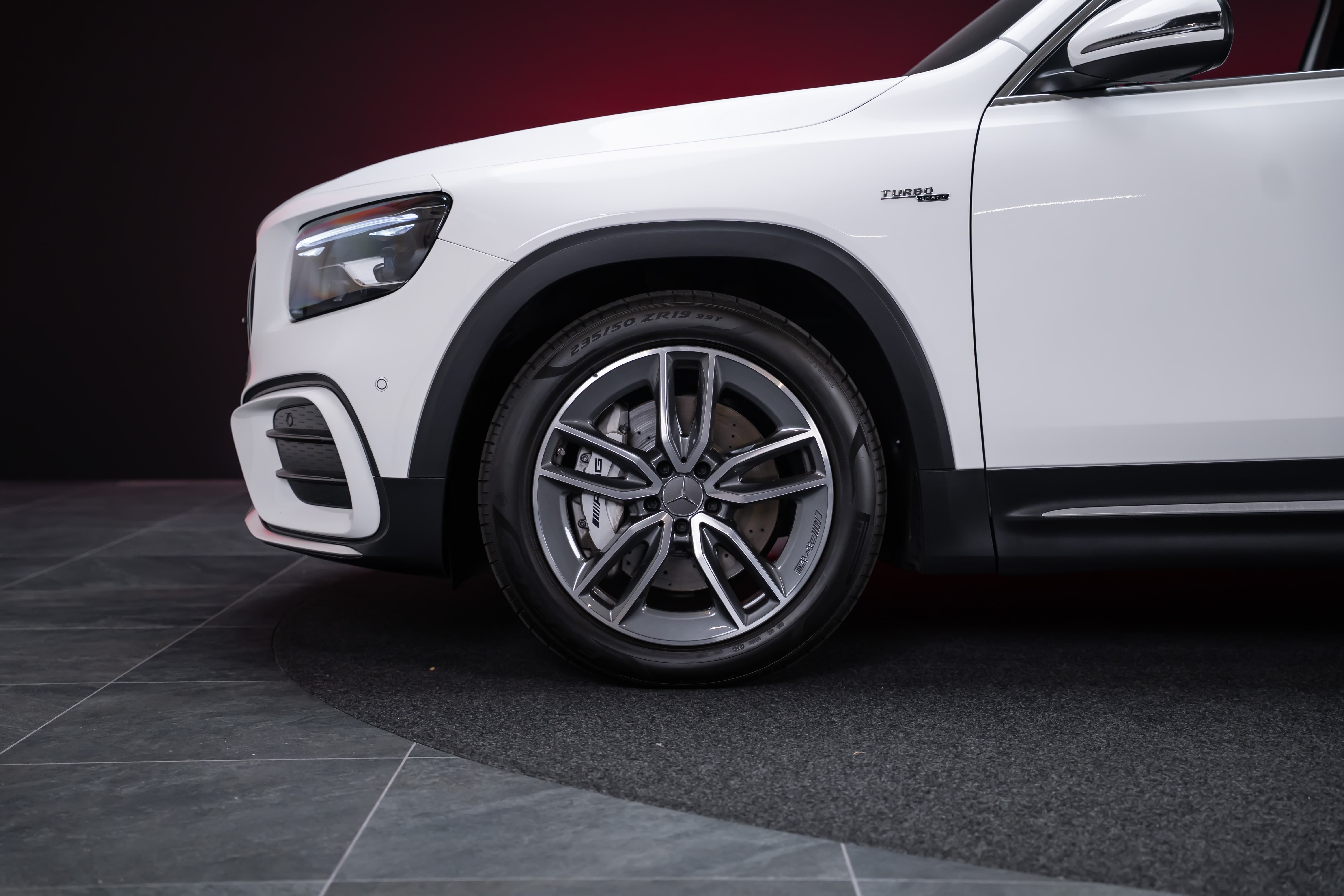 MERCEDES-BENZ GLB 35 AMG 4matic / Facelift / Ambiente-Beleuchtung / Rückfahrkamera - Bild 39