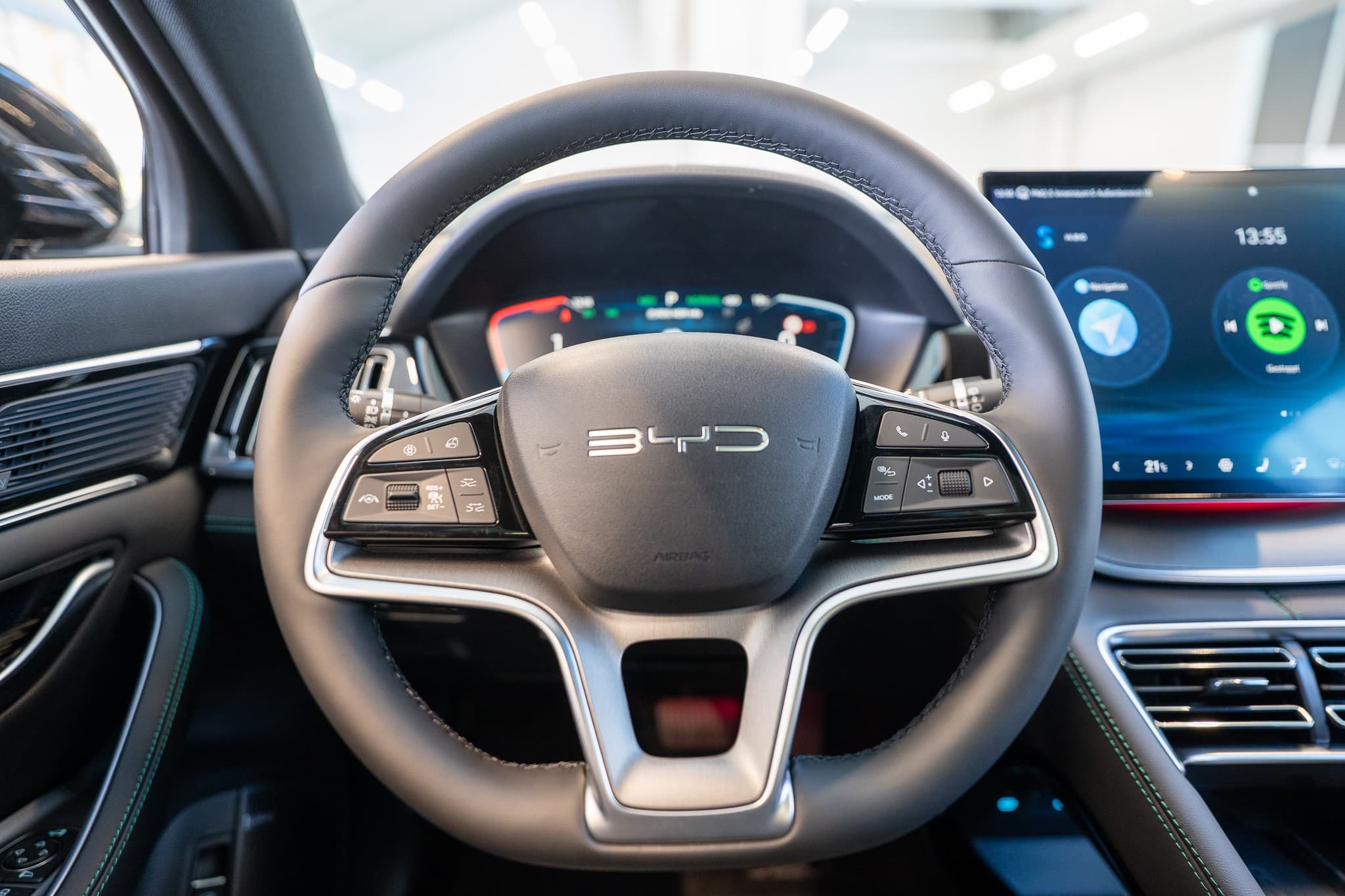 BYD Seal U DM-i Design AWD / Panorama / Head-Up Display / 360 Kamera / sofort verfügbar - Bild 20