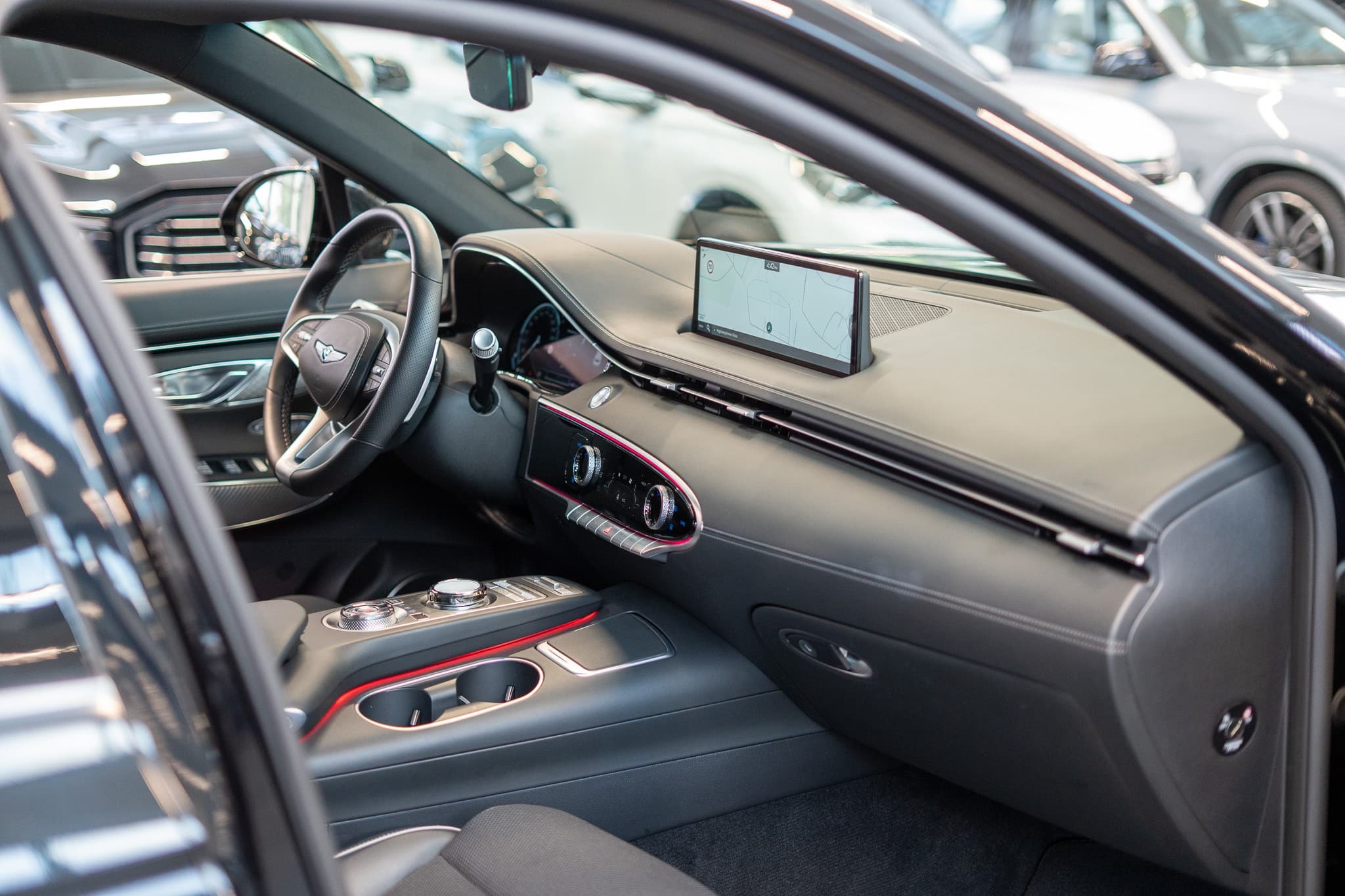 GENESIS GV70 2.5T Sport / Panorama-Glasdach / Massagesitz / 360°Kamera - Bild 17