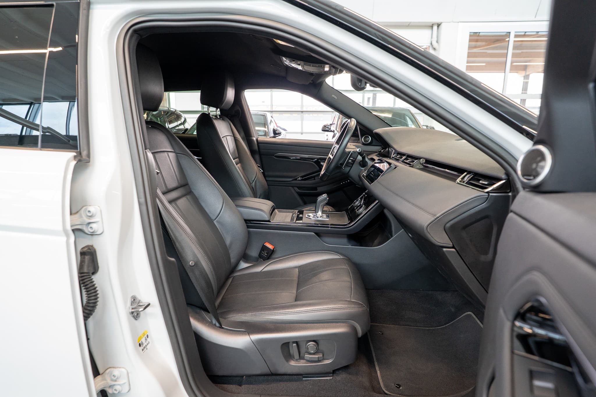 LAND ROVER Range Rover Evoque 2.0 D 165 R-Dynamic SE / Rückfahrkamera / el.Sitze / el.Heckklappe - Bild 15
