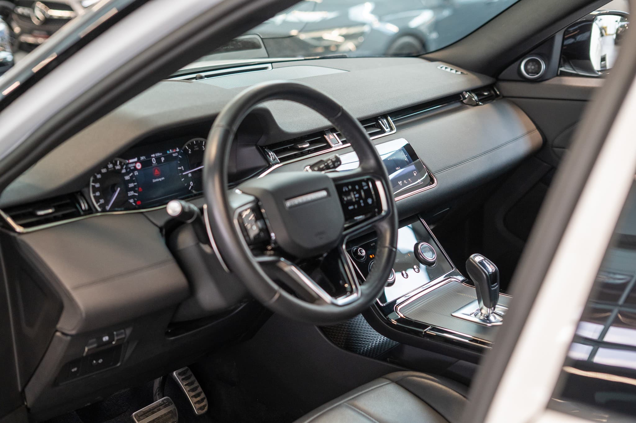 LAND ROVER Range Rover Evoque 2.0 D 165 R-Dynamic SE / Rückfahrkamera / el.Sitze / el.Heckklappe - Bild 11
