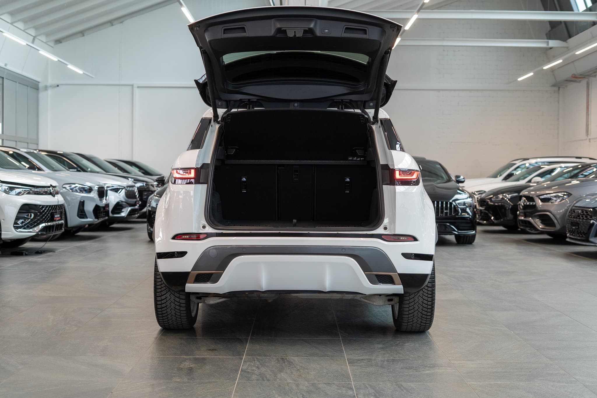 LAND ROVER Range Rover Evoque 2.0 D 165 R-Dynamic SE / Rückfahrkamera / el.Sitze / el.Heckklappe - Bild 7