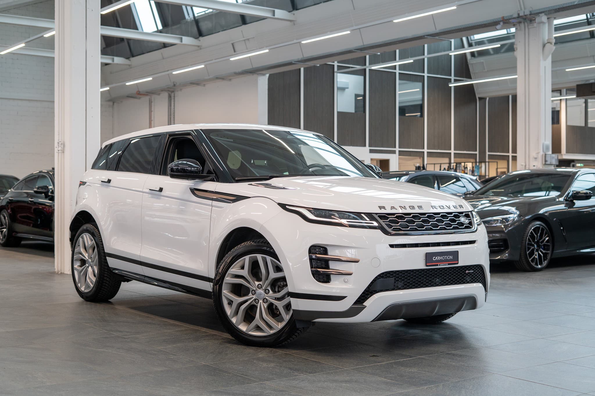 LAND ROVER Range Rover Evoque 2.0 D 165 R-Dynamic SE / Rückfahrkamera / el.Sitze / el.Heckklappe - Bild 3