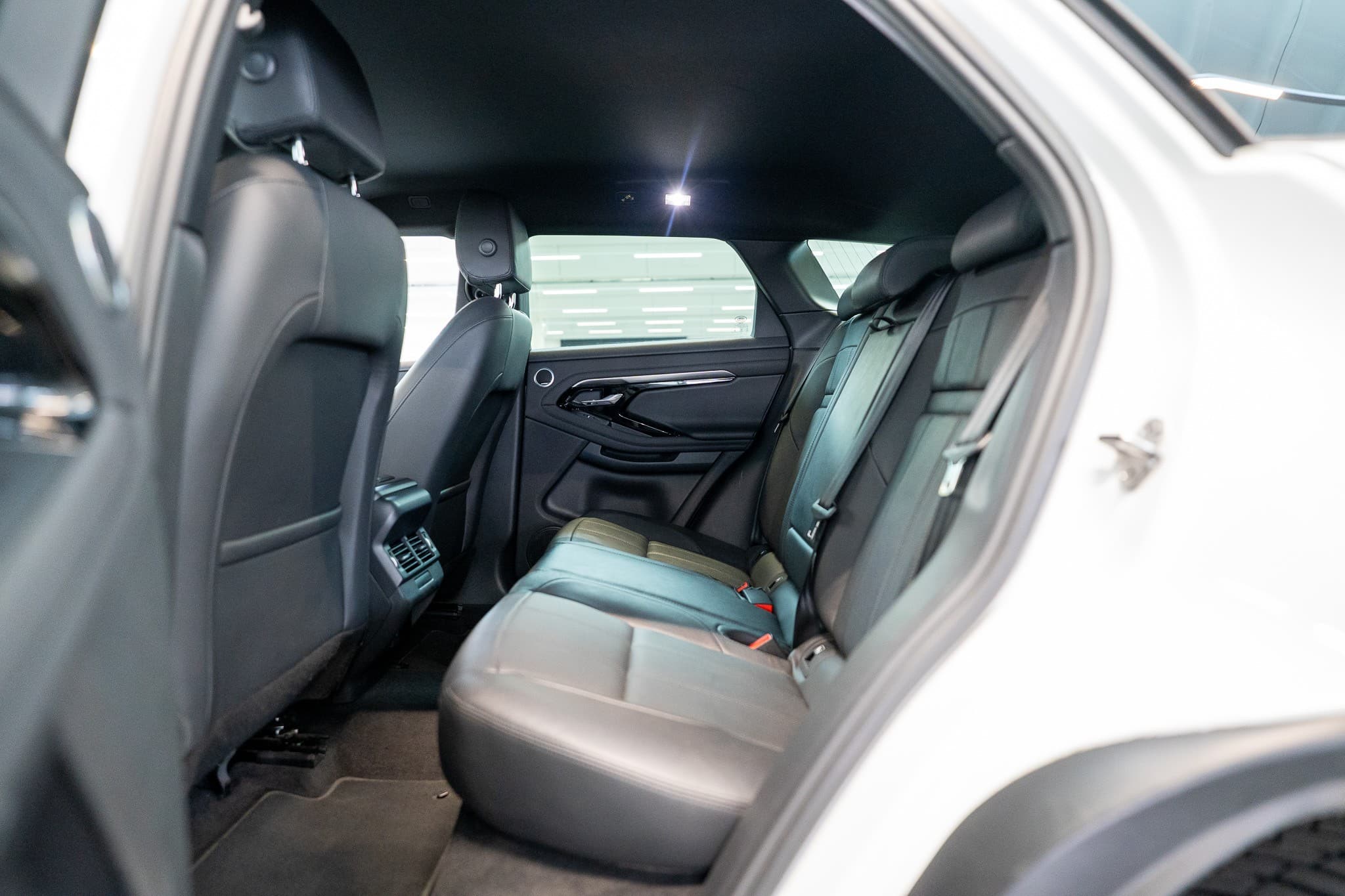 LAND ROVER Range Rover Evoque 2.0 D 165 R-Dynamic SE / Rückfahrkamera / el.Sitze / el.Heckklappe - Bild 13