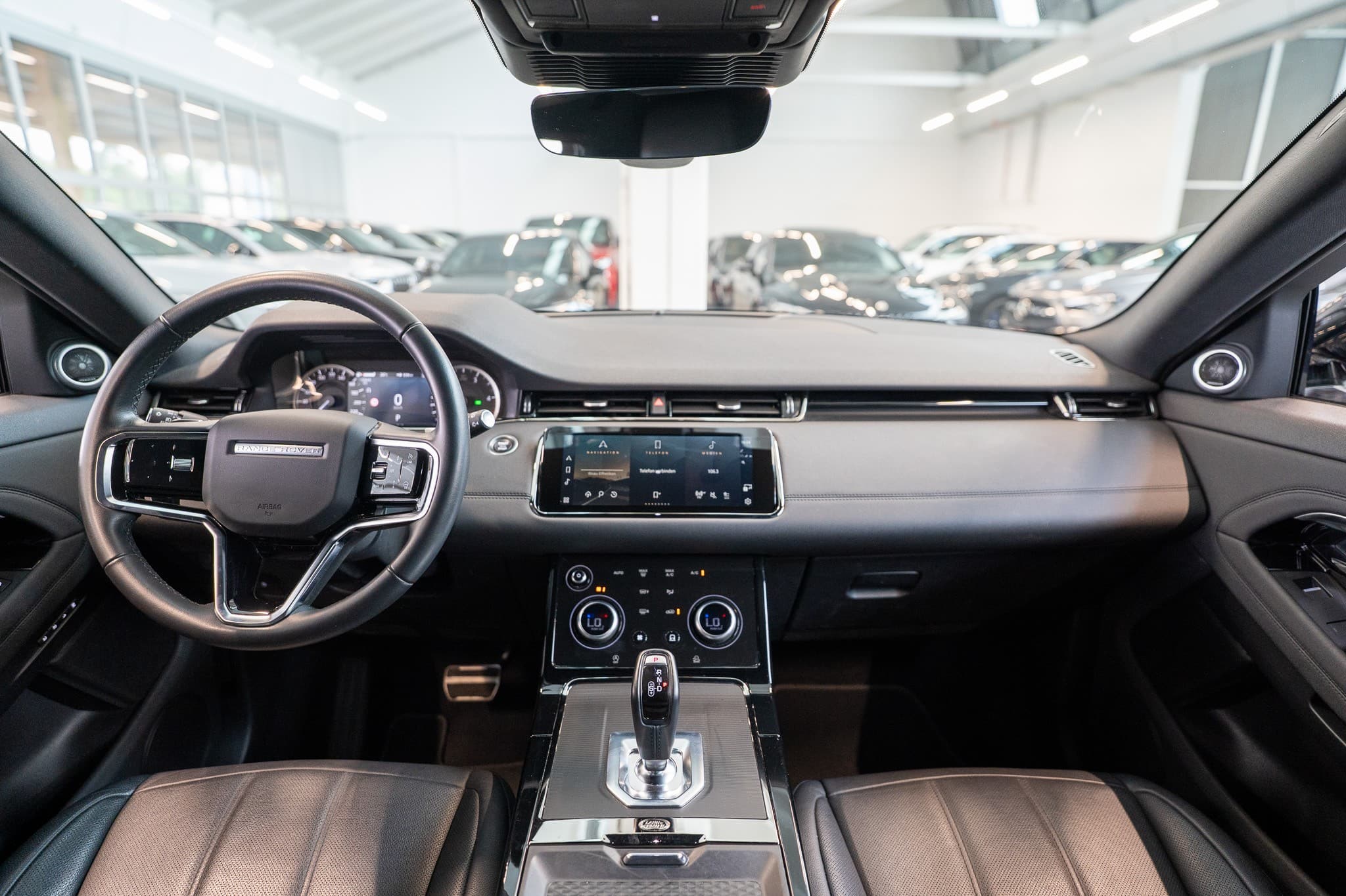 LAND ROVER Range Rover Evoque 2.0 D 165 R-Dynamic SE / Rückfahrkamera / el.Sitze / el.Heckklappe - Bild 17