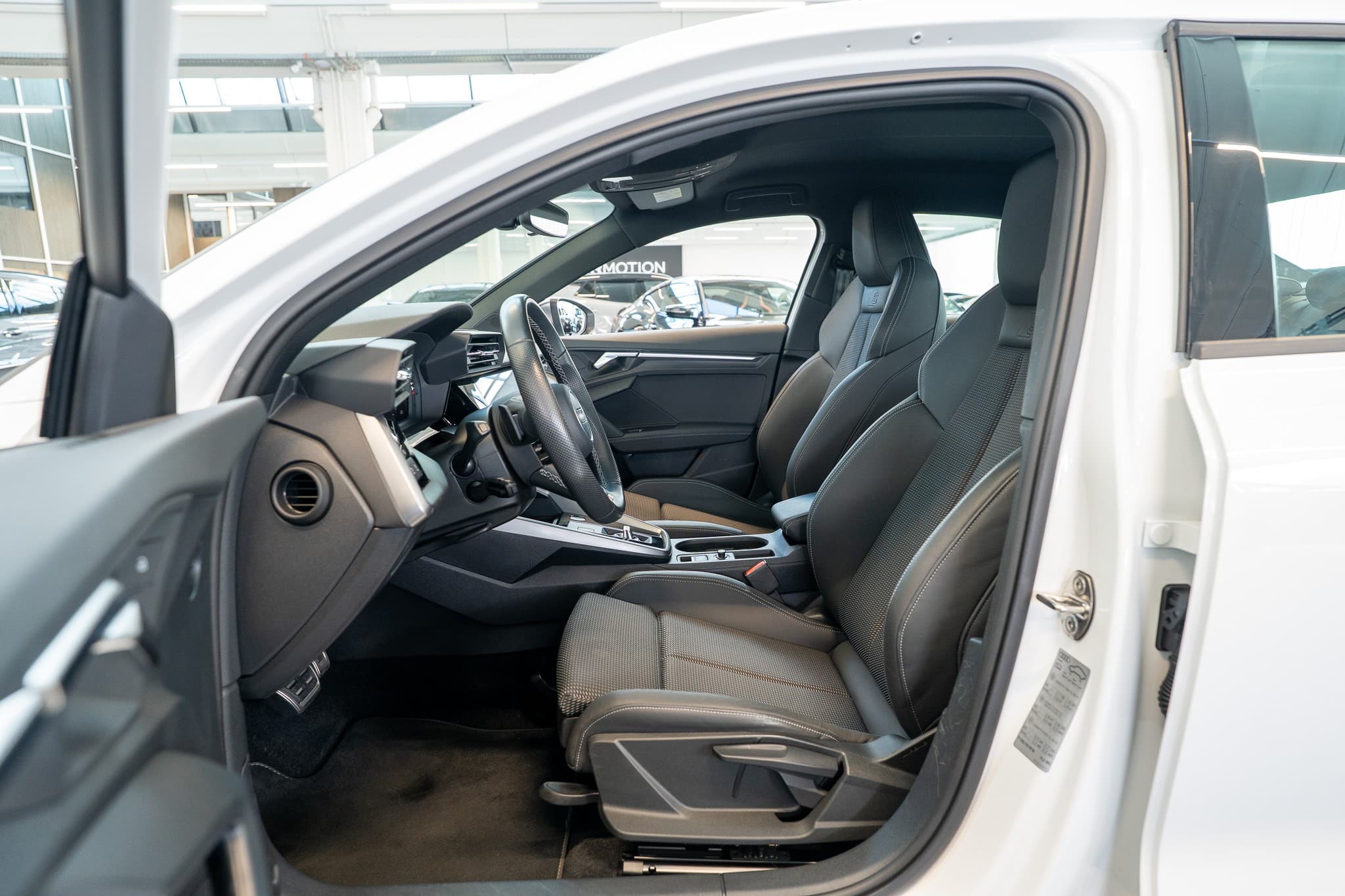 AUDI S3 Limousine 2.0 TFSI quattro S-Tronic / Sportsitze / Abstand-Tempomat / Virtual Cockpit - Bild 11
