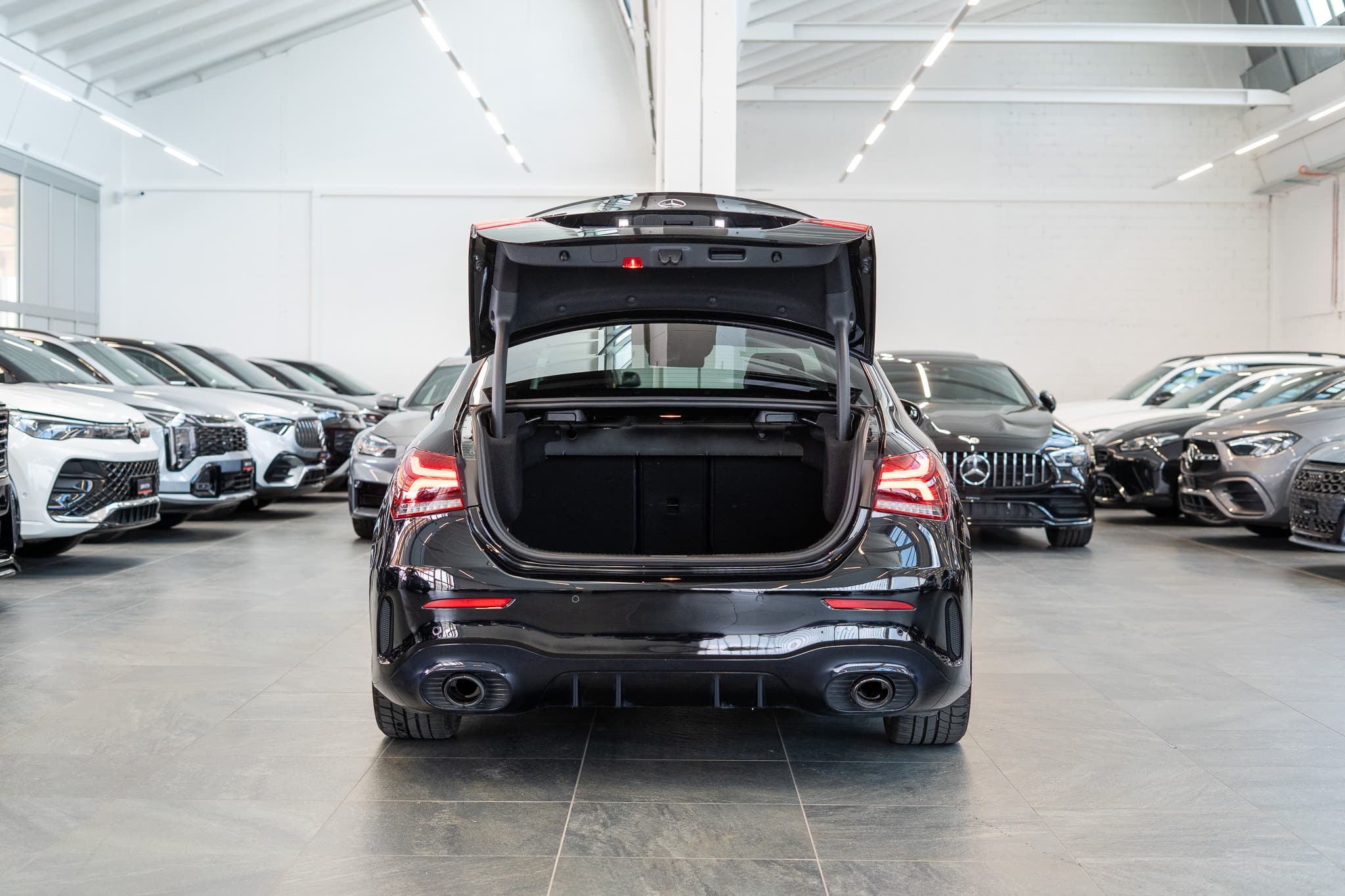 MERCEDES-BENZ A 35 AMG 4matic Limousine / Panorama-Schiebedach / Burmester / Ambiente-Beleuchtung - Bild 6