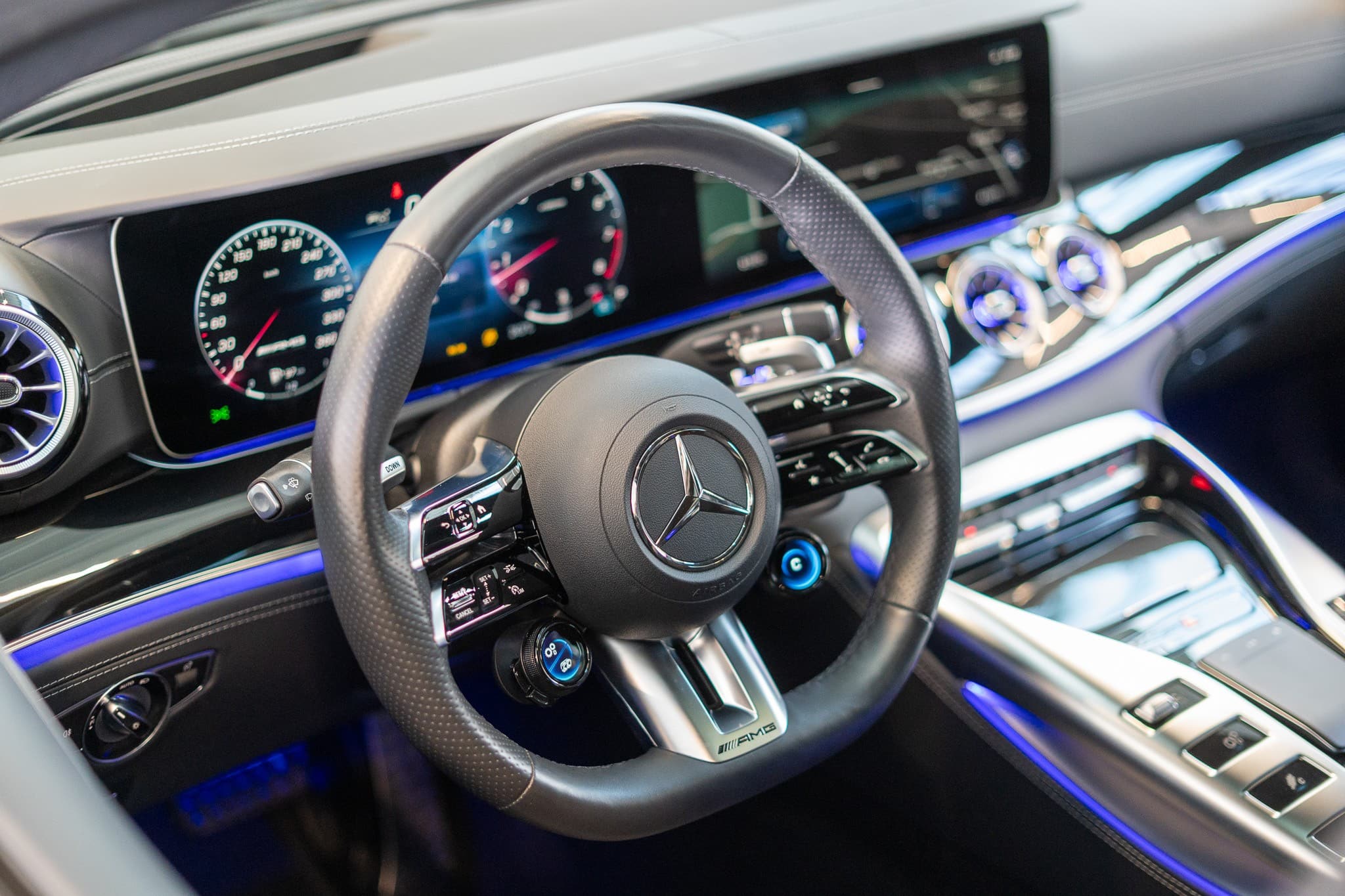 MERCEDES-BENZ AMG GT 63 4matic+ / Panorama-Schiebedach / Head-Up Display / Burmester - Bild 10