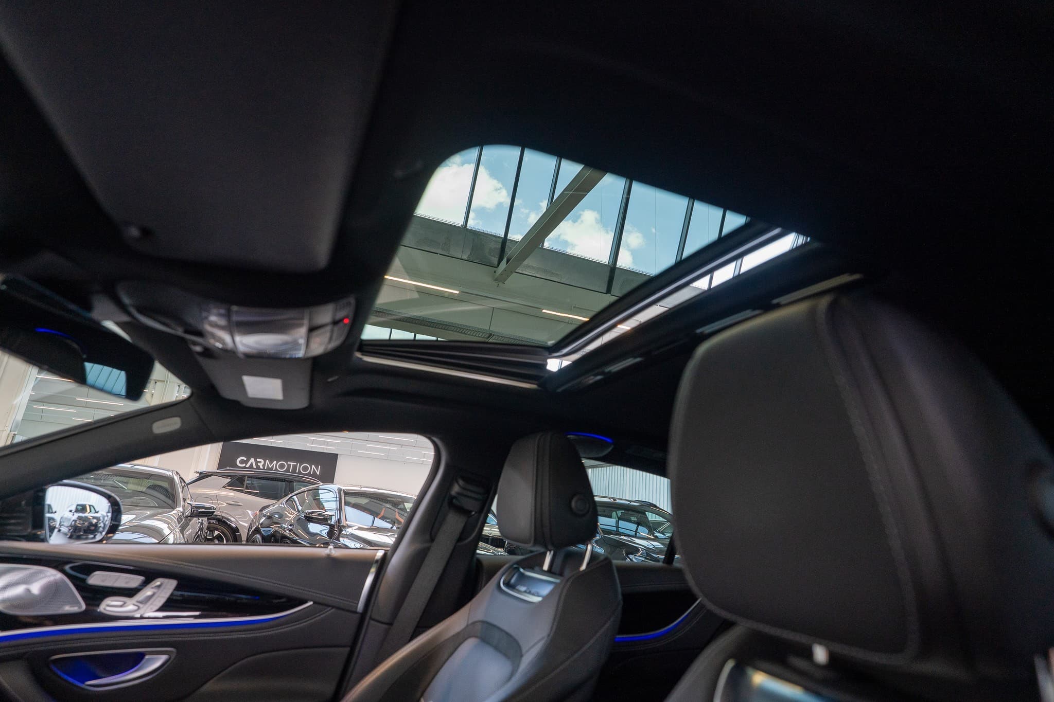 MERCEDES-BENZ AMG GT 63 4matic+ / Panorama-Schiebedach / Head-Up Display / Burmester - Bild 13