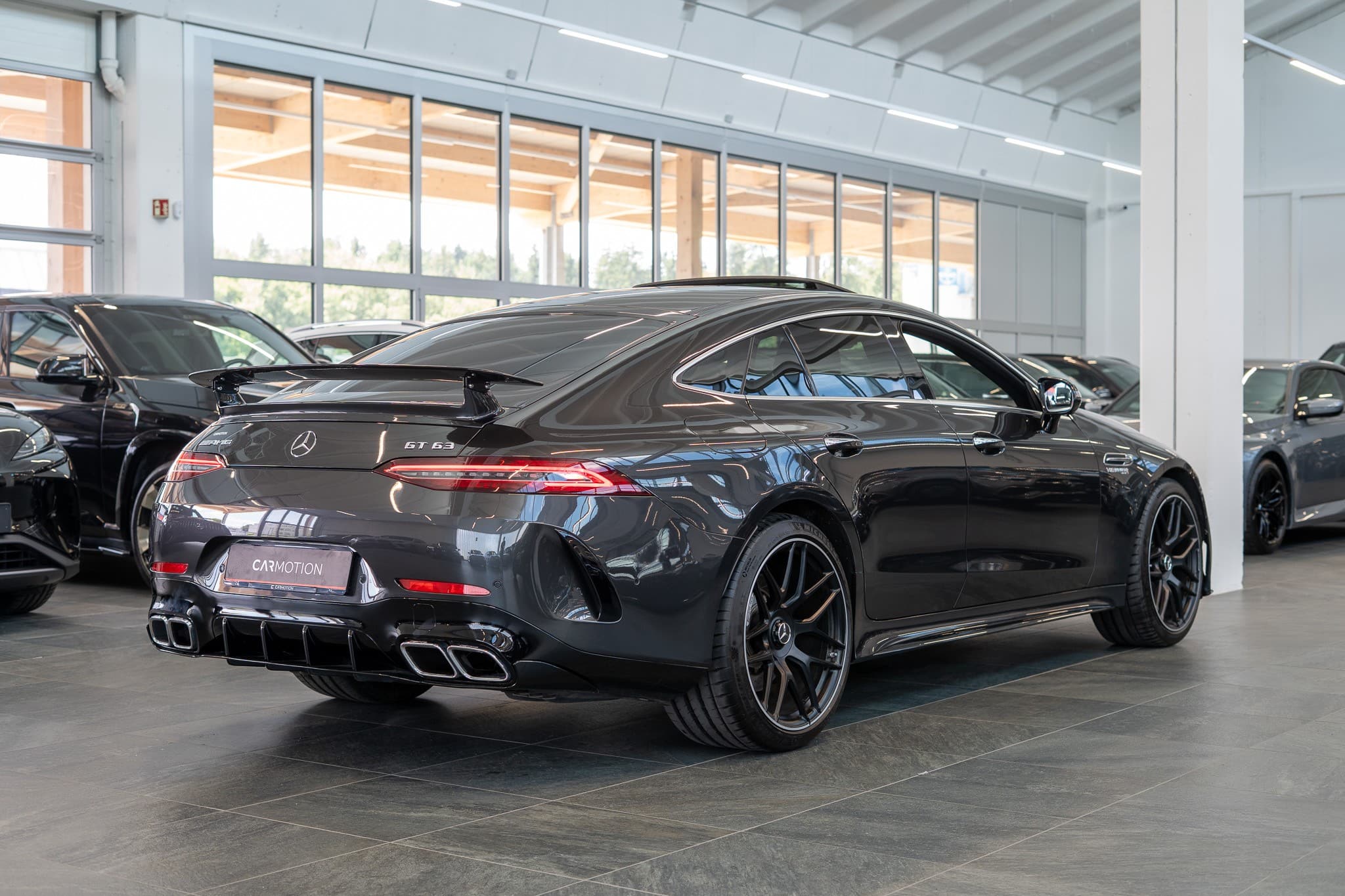 MERCEDES-BENZ AMG GT 63 4matic+ / Panorama-Schiebedach / Head-Up Display / Burmester - Bild 7