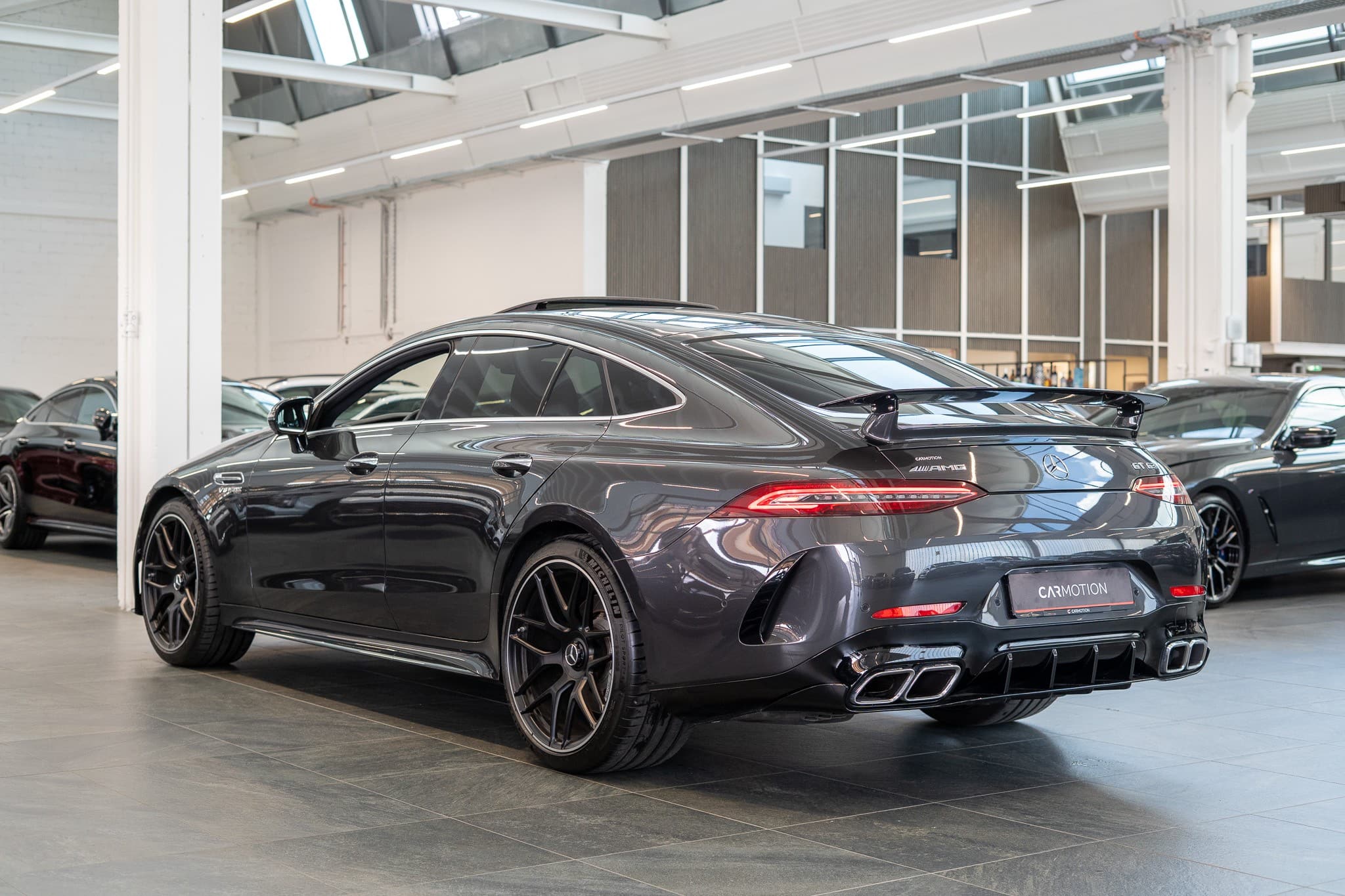 MERCEDES-BENZ AMG GT 63 4matic+ / Panorama-Schiebedach / Head-Up Display / Burmester - Bild 4