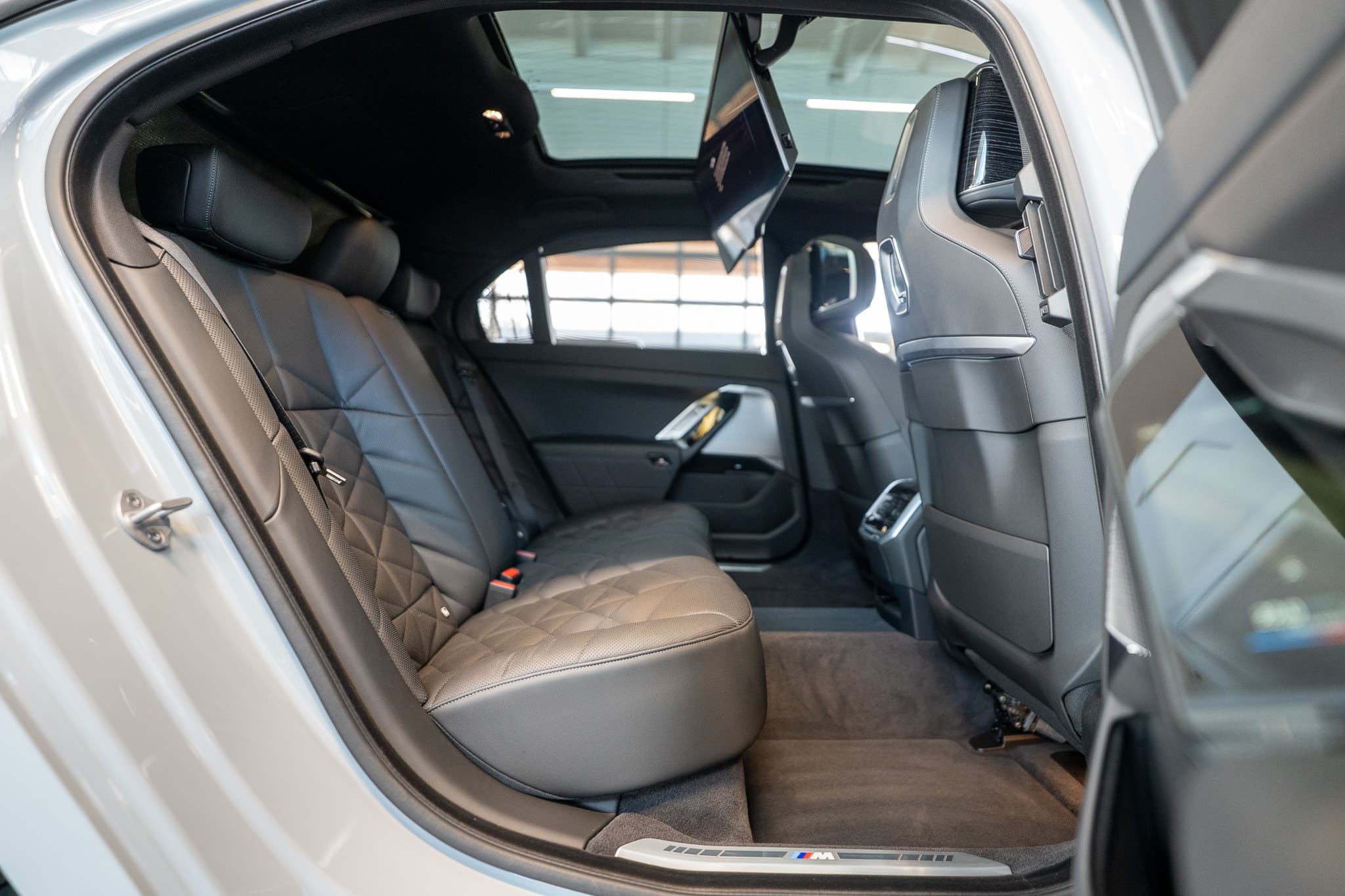 BMW 740d xDrive M Sport / Theatre Screen / Sky Lounge - Bild 18