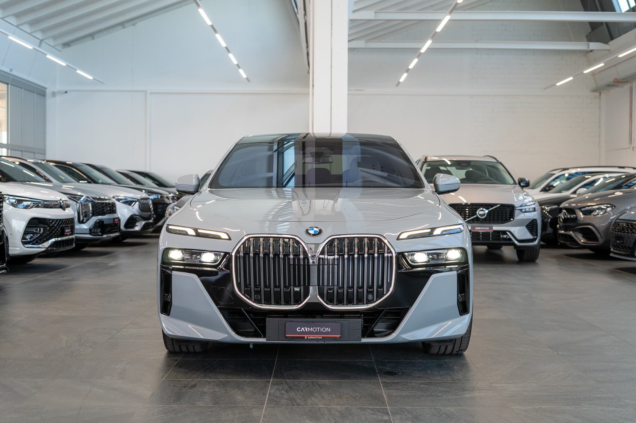 BMW 740d xDrive M Sport / Theatre Screen / Sky Lounge - Bild 3
