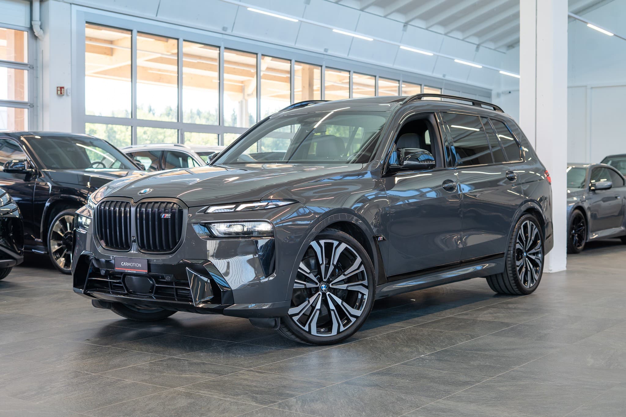 BMW X7 xDrive 48V M60i M Sport / 23" Felgen / Iconic Glow / Head-Up Display / Panorama-Schiebedach - Bild 1