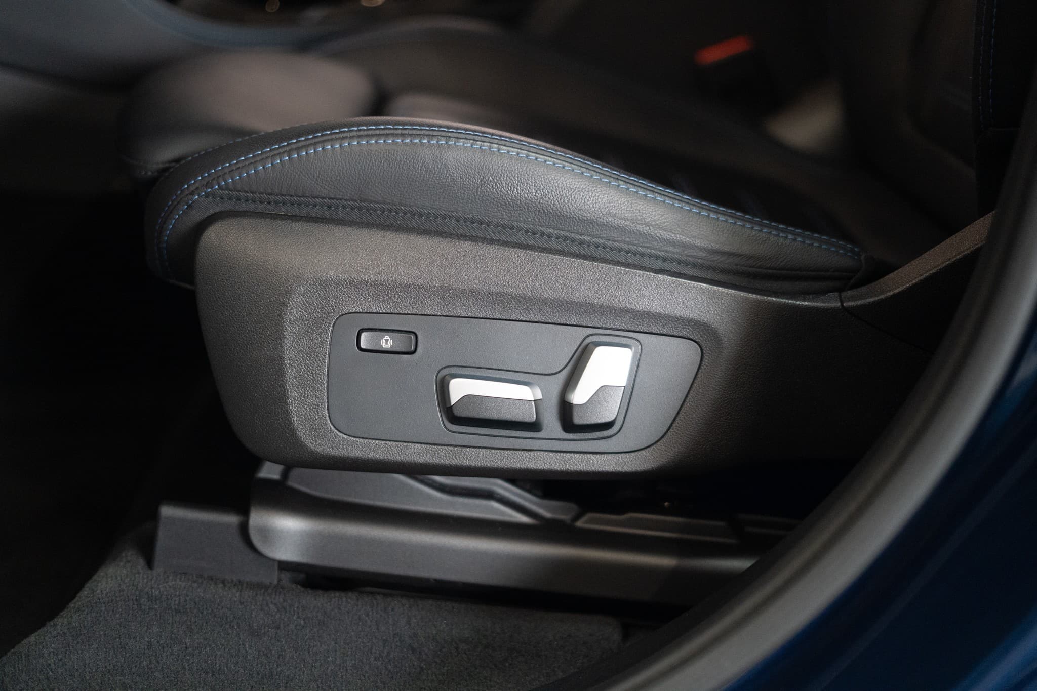 BMW X4 M40d / Rückfahrkamera / HeadUp / AHK - Bild 14