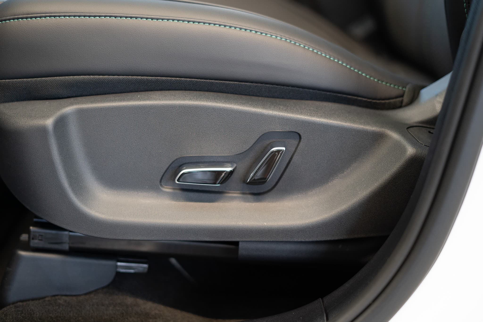 BYD Seal U DM-i Design AWD / Panorama / Head-Up Display / 360 Kamera - Bild 25