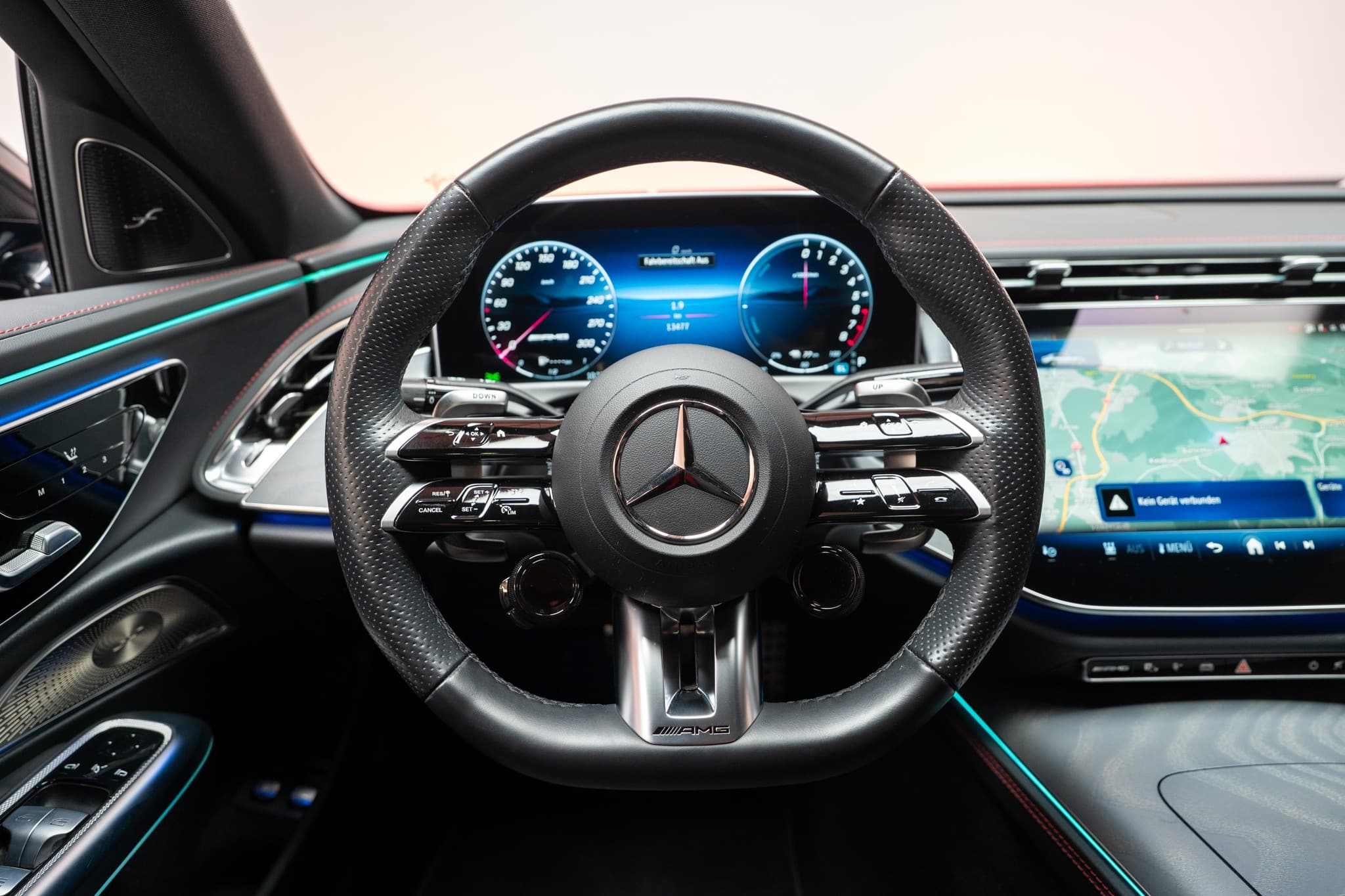 MERCEDES-BENZ E 53 Hybrid AMG 4matic+ / Beleuchteter Kühlergrill / Panorama / Burmester - Bild 23