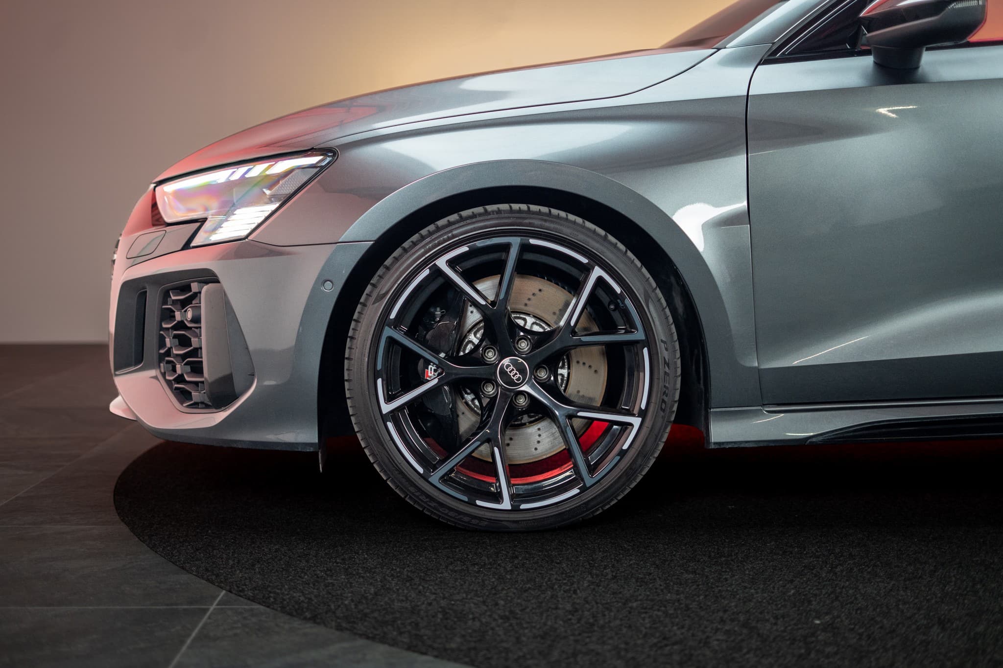 AUDI RS3 Limousine 2.5 TFSI quattro S-Tronic / Rückfahrkamera / Tempomat / Ambientebeleuchtung - Bild 29