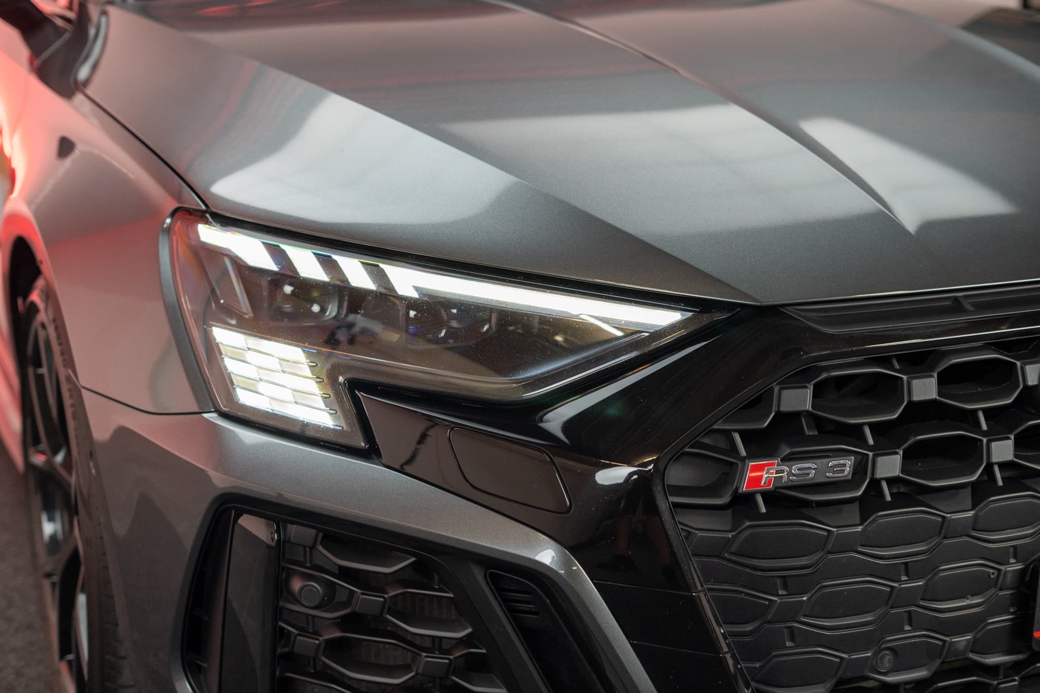 AUDI RS3 Limousine 2.5 TFSI quattro S-Tronic / Rückfahrkamera / Tempomat / Ambientebeleuchtung - Bild 28