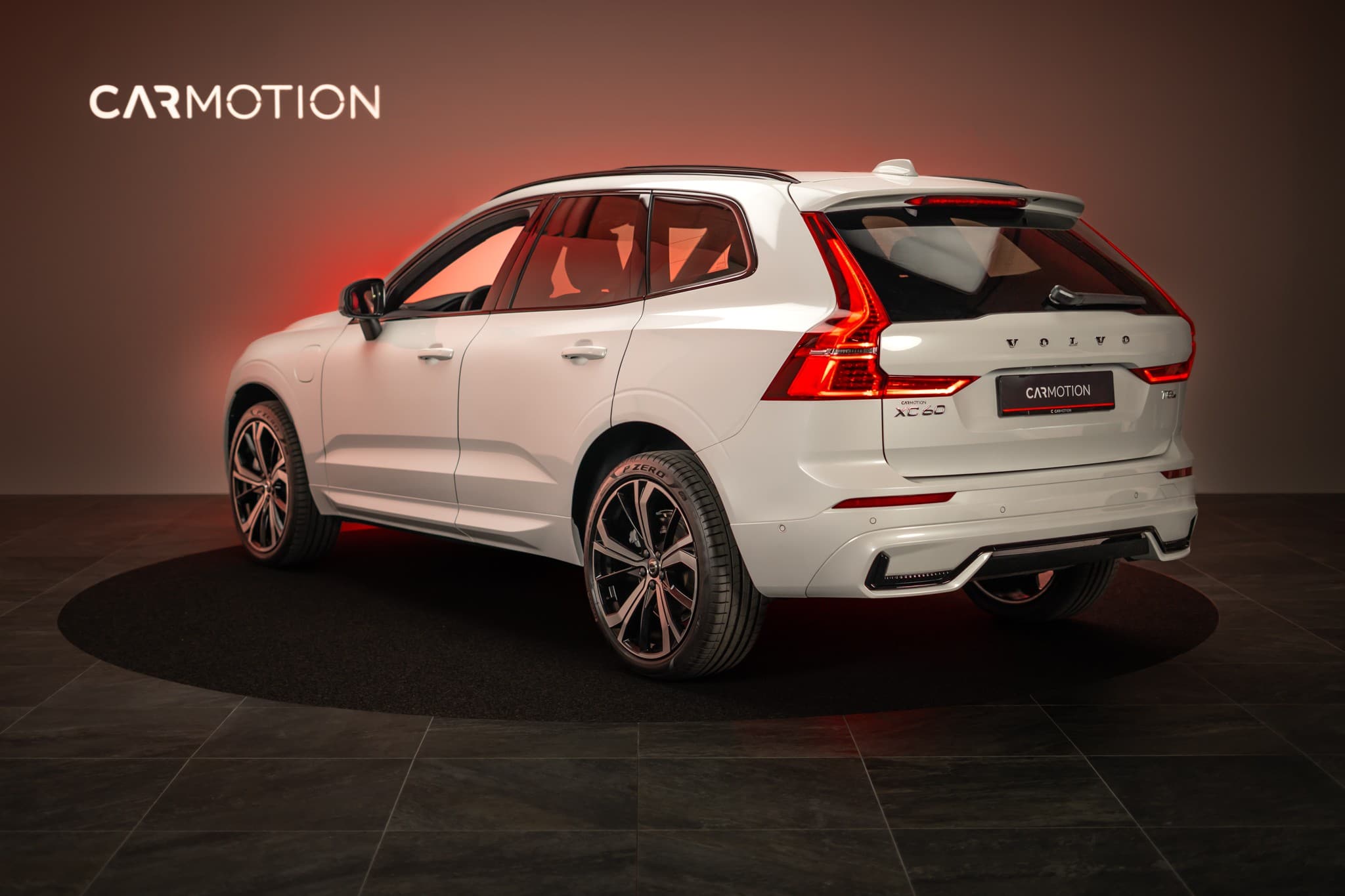 VOLVO XC60 2.0 T8 TE Plus Dark eAWD / Panorama / 360°Kamera / Harman/Kardon / el.Heckklappe - Bild 8