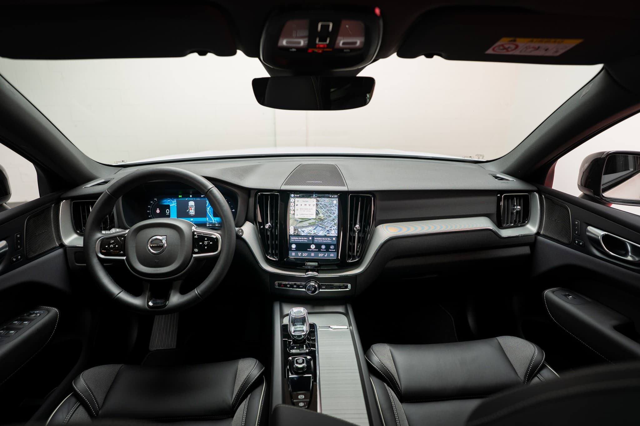 VOLVO XC60 2.0 T8 TE Plus Dark eAWD / Panorama / 360°Kamera / Harman/Kardon / el.Heckklappe - Bild 20