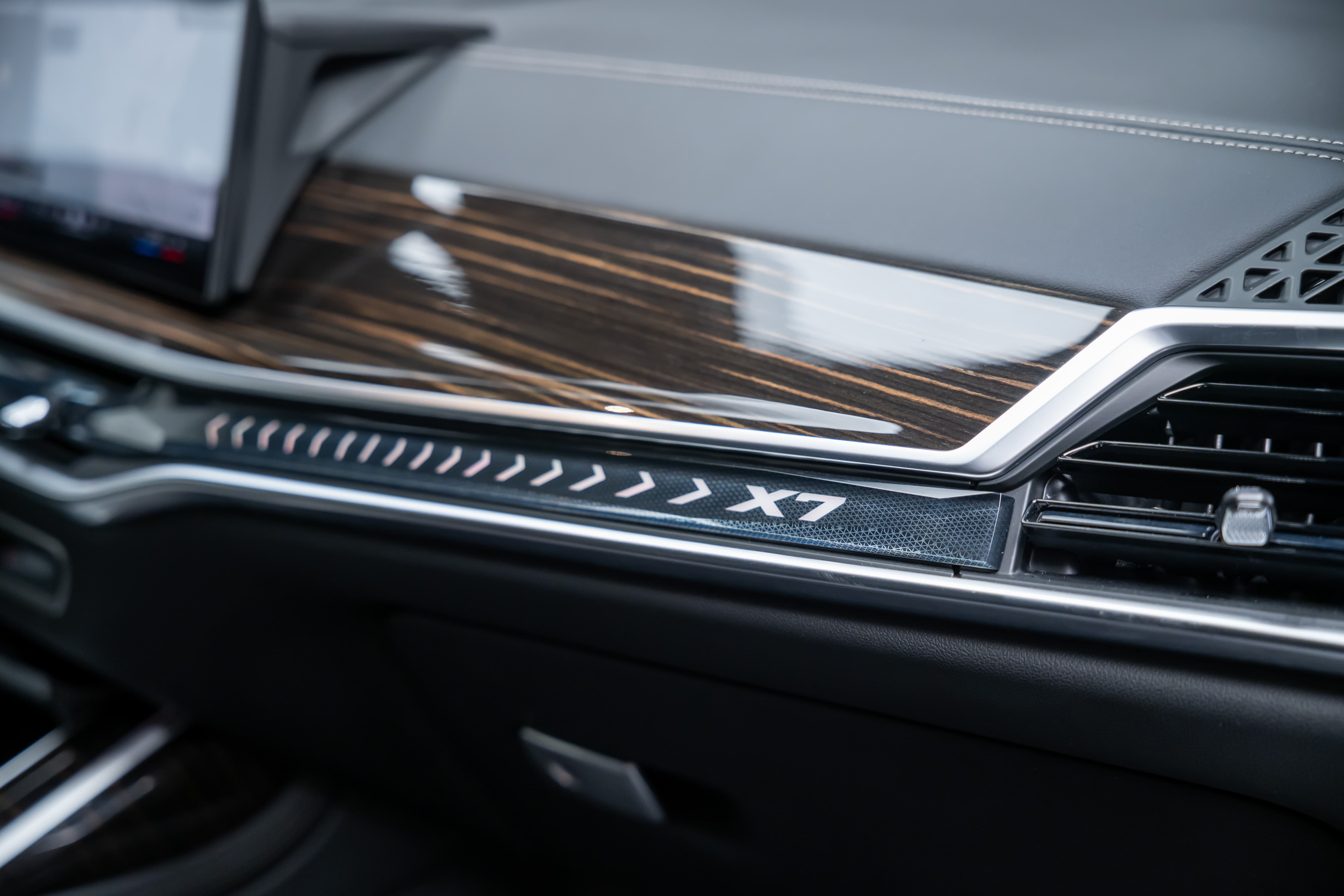 BMW X7 40d xDrive SAG M Sport / Iconic Glow / Panorama-Glasdach / 360°Kamera / - Bild 23