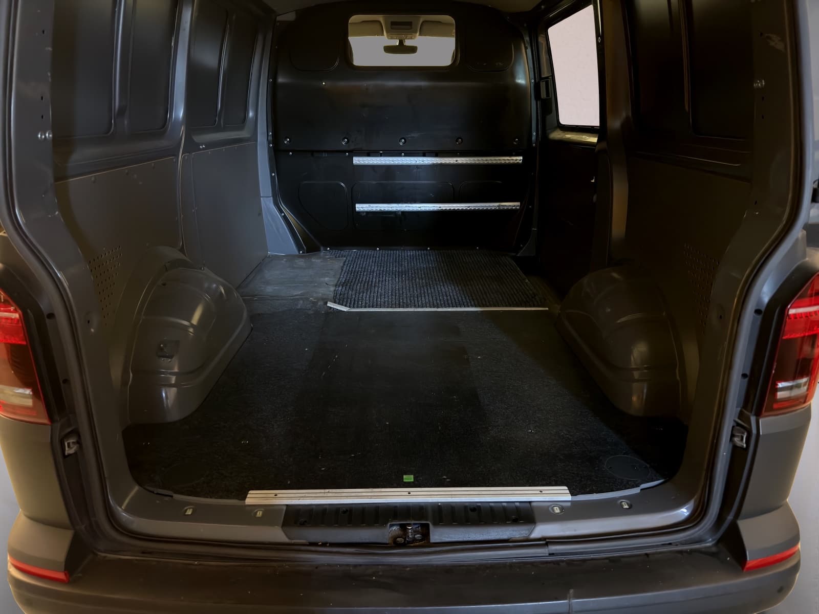 VW T6.1 2.0 TDI DSG Transporter - Bild 19
