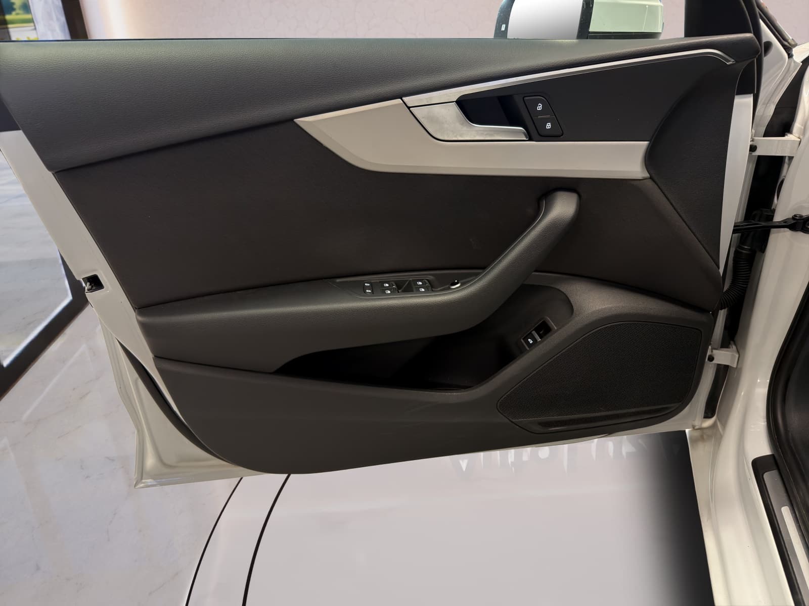 AUDI A4 Avant 35 TDI S-tronic - Bild 14