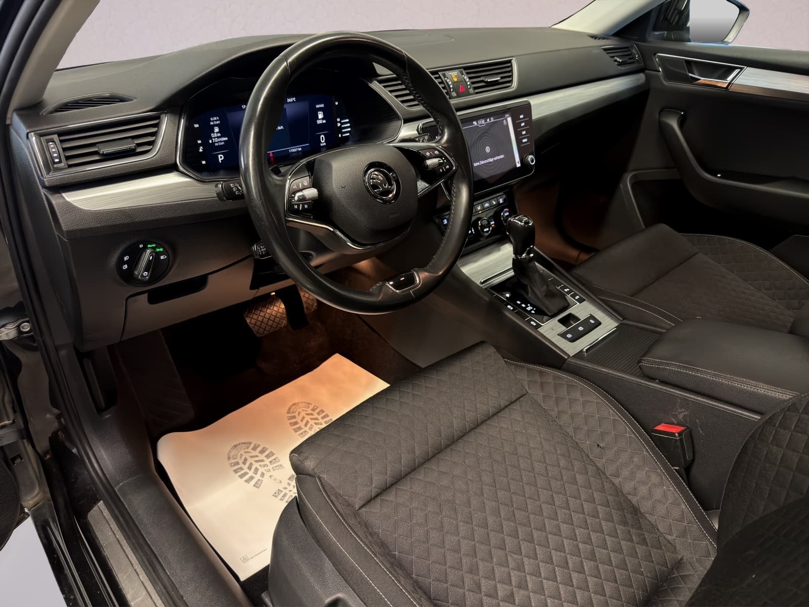 SKODA Superb Combi 2.0 TDi Ambition 4x4 DSG - Bild 15