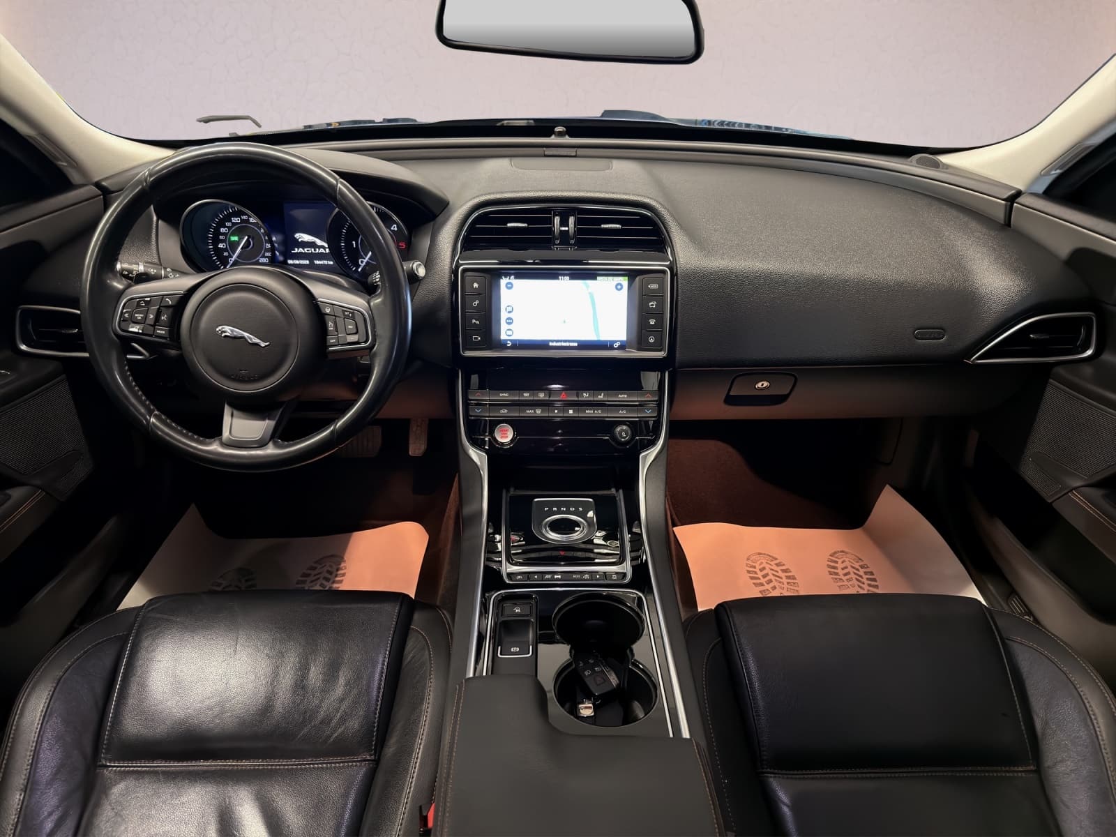 JAGUAR XE 20d Pure Automat - Bild 4