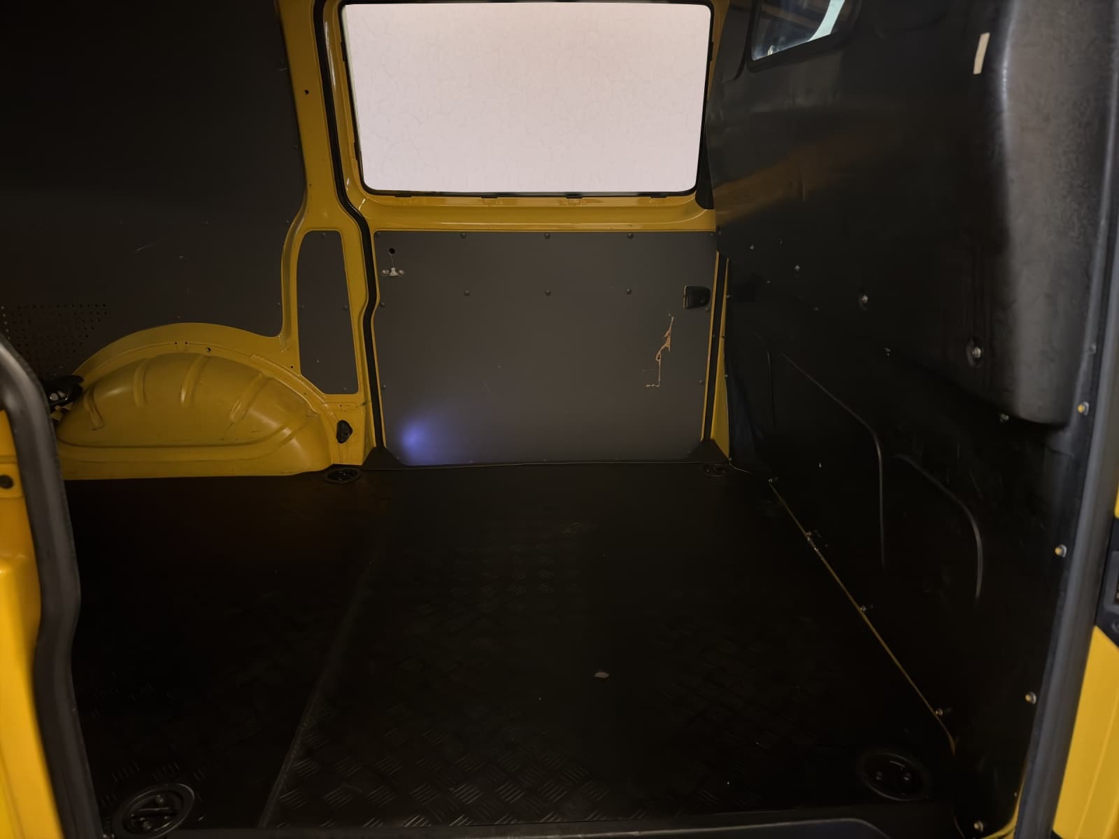 VW T6.1 2.0 TDI 4Motion DSG - Bild 18