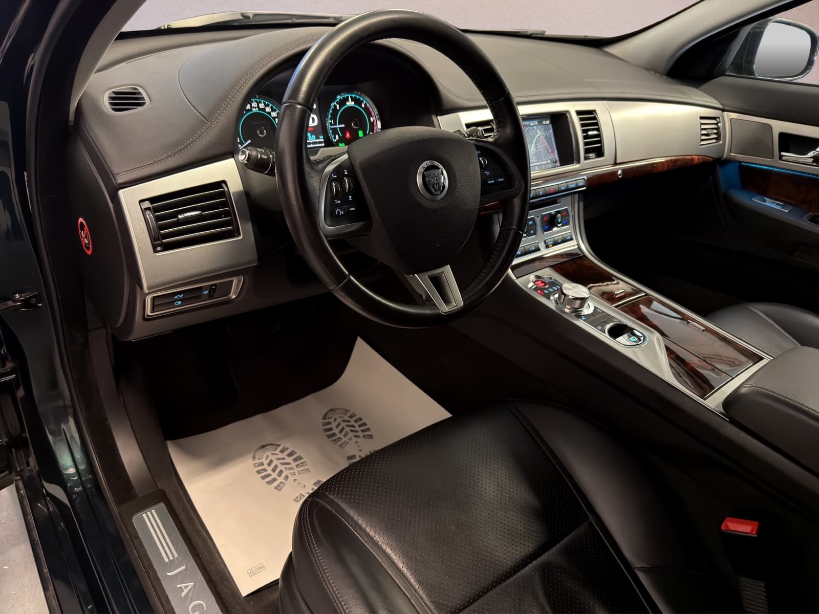 JAGUAR XF 3.0d V6 Luxury - Bild 10