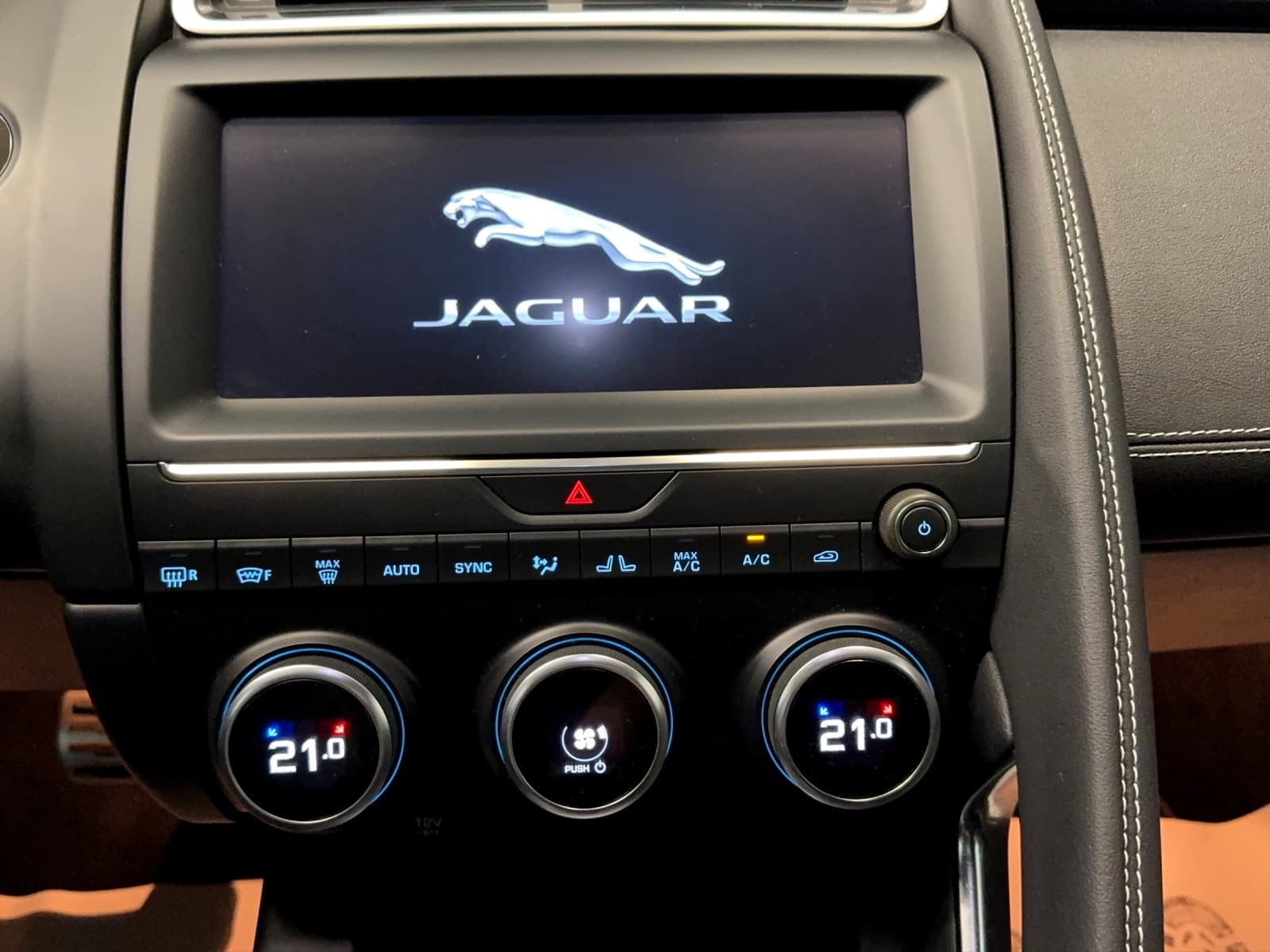 JAGUAR E-Pace 2.0 P250 R-Dynamic AWD Automatik - Bild 13