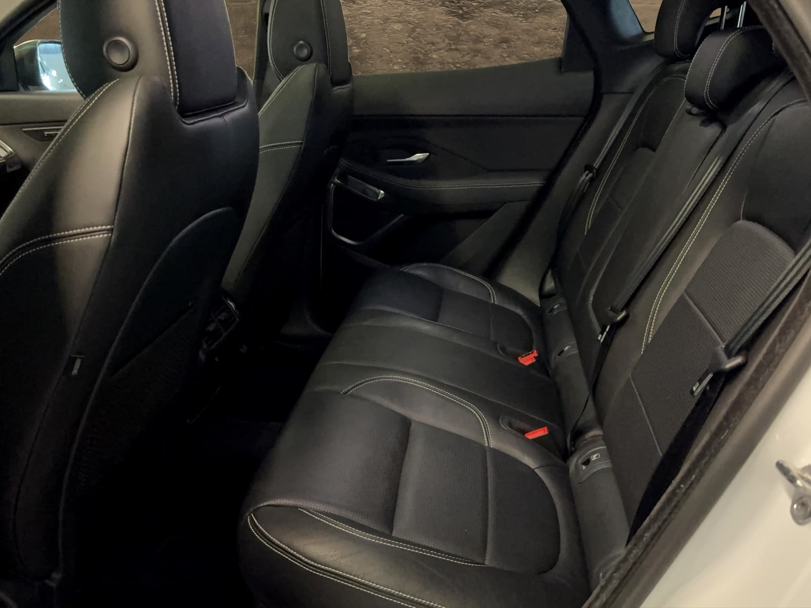 JAGUAR E-Pace 2.0 P250 R-Dynamic AWD Automatik - Bild 10