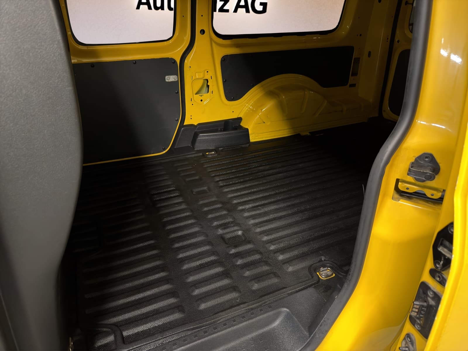 VW Caddy Maxi 2.0TDI BlueMotion Technology DSG - Bild 12