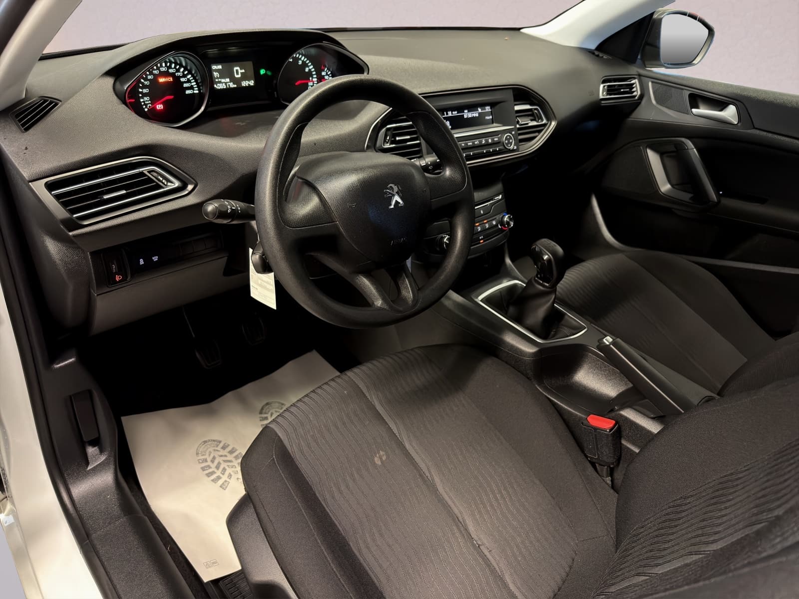 PEUGEOT 308 SW 1.2 THP Access - Bild 8