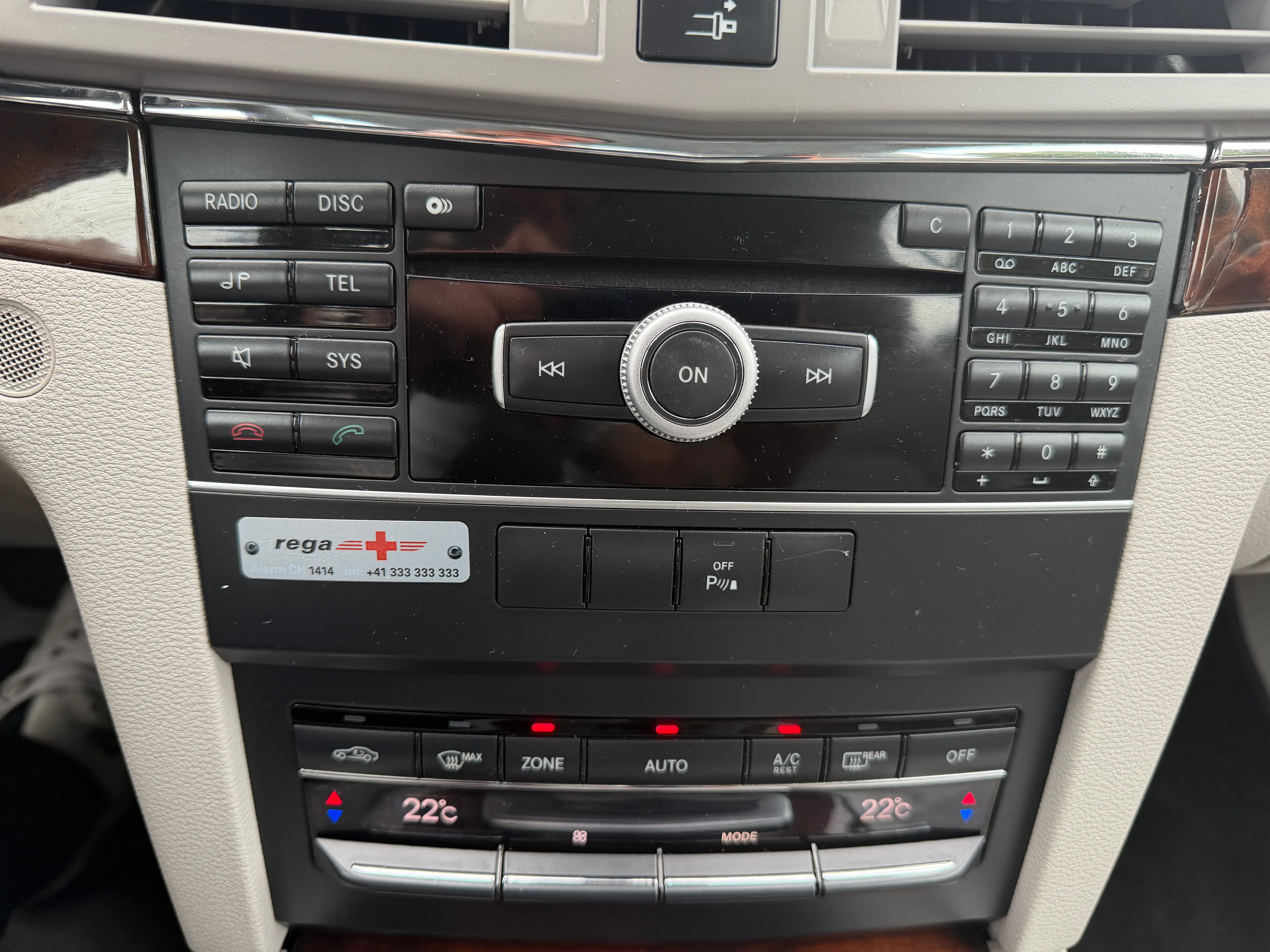 MERCEDES-BENZ E 200 CGI BlueEfficiency Automatic - Bild 22