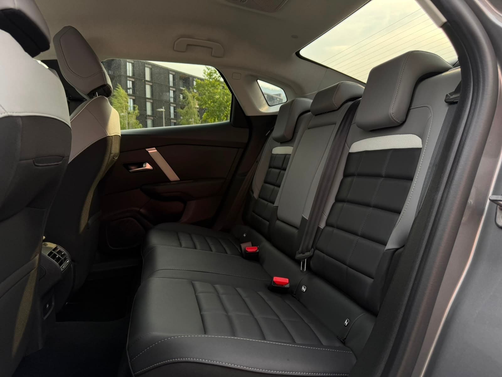 CITROEN C4 X HEV Max - Bild 13