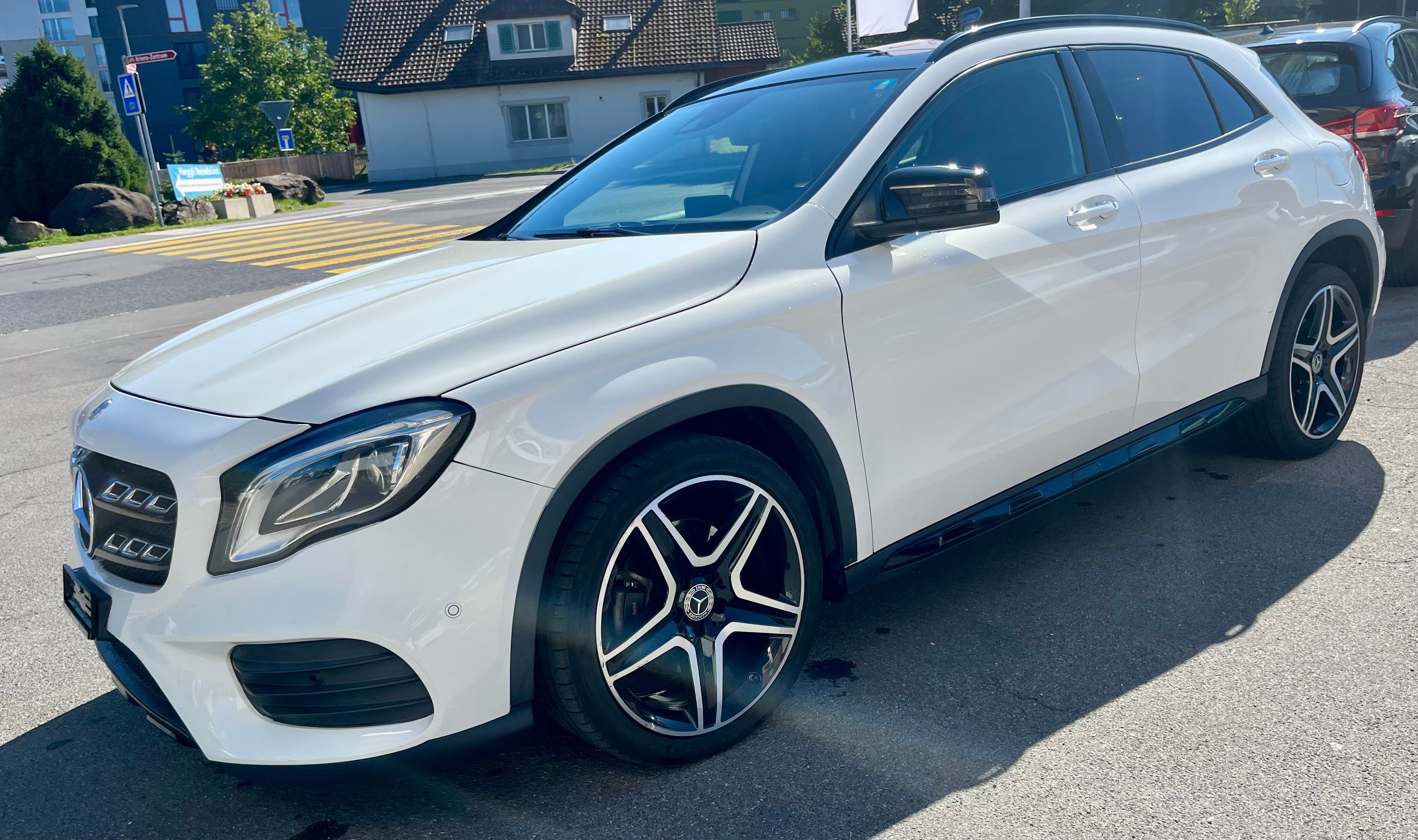 MERCEDES-BENZ GLA 250 AMG Line 4Matic 7G-DCT*CH-Fahrzeug* - Bild 1