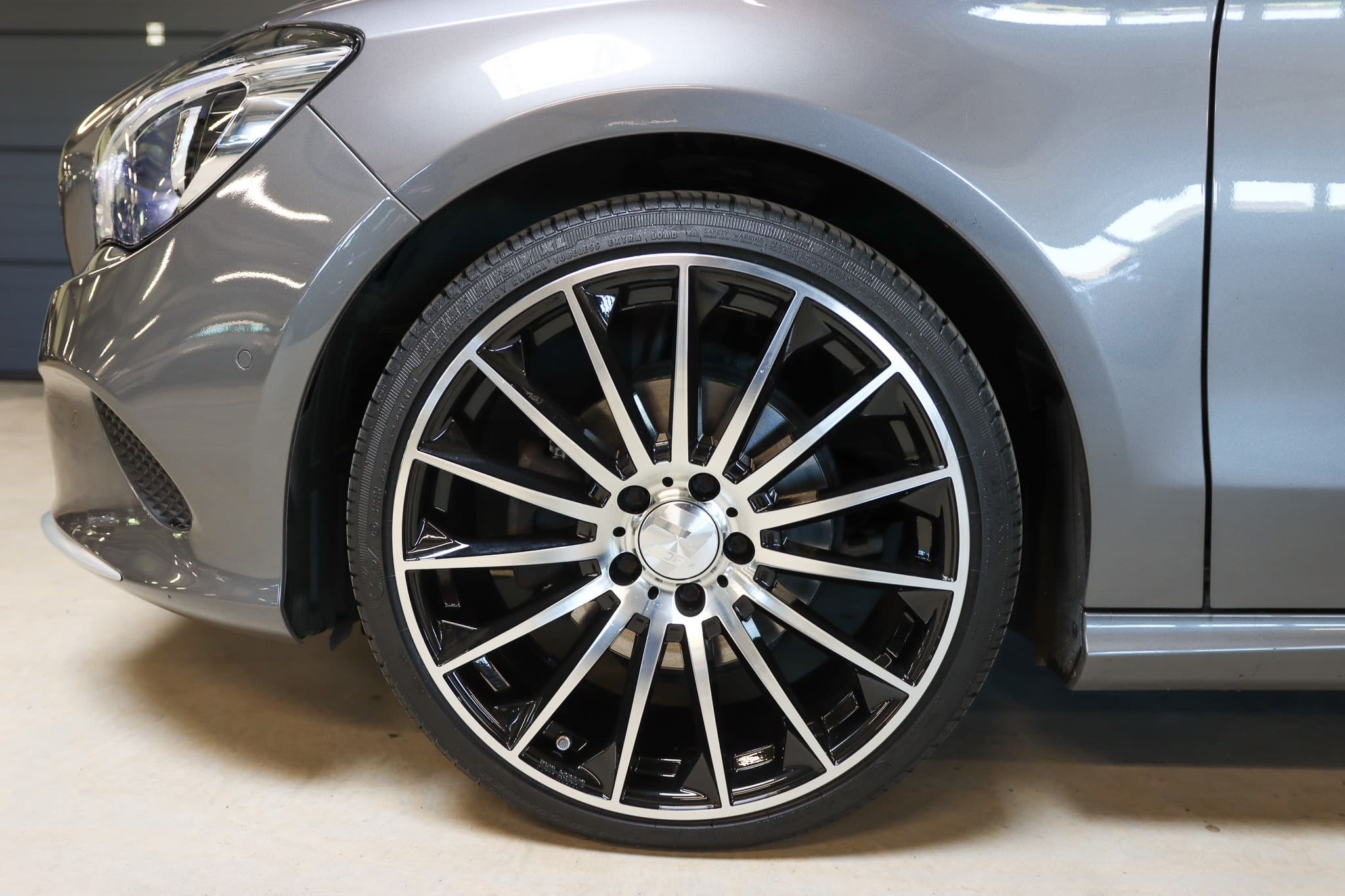 MERCEDES-BENZ CLA Shooting Brake 220 4Matic 7G-DCT - Bild 9