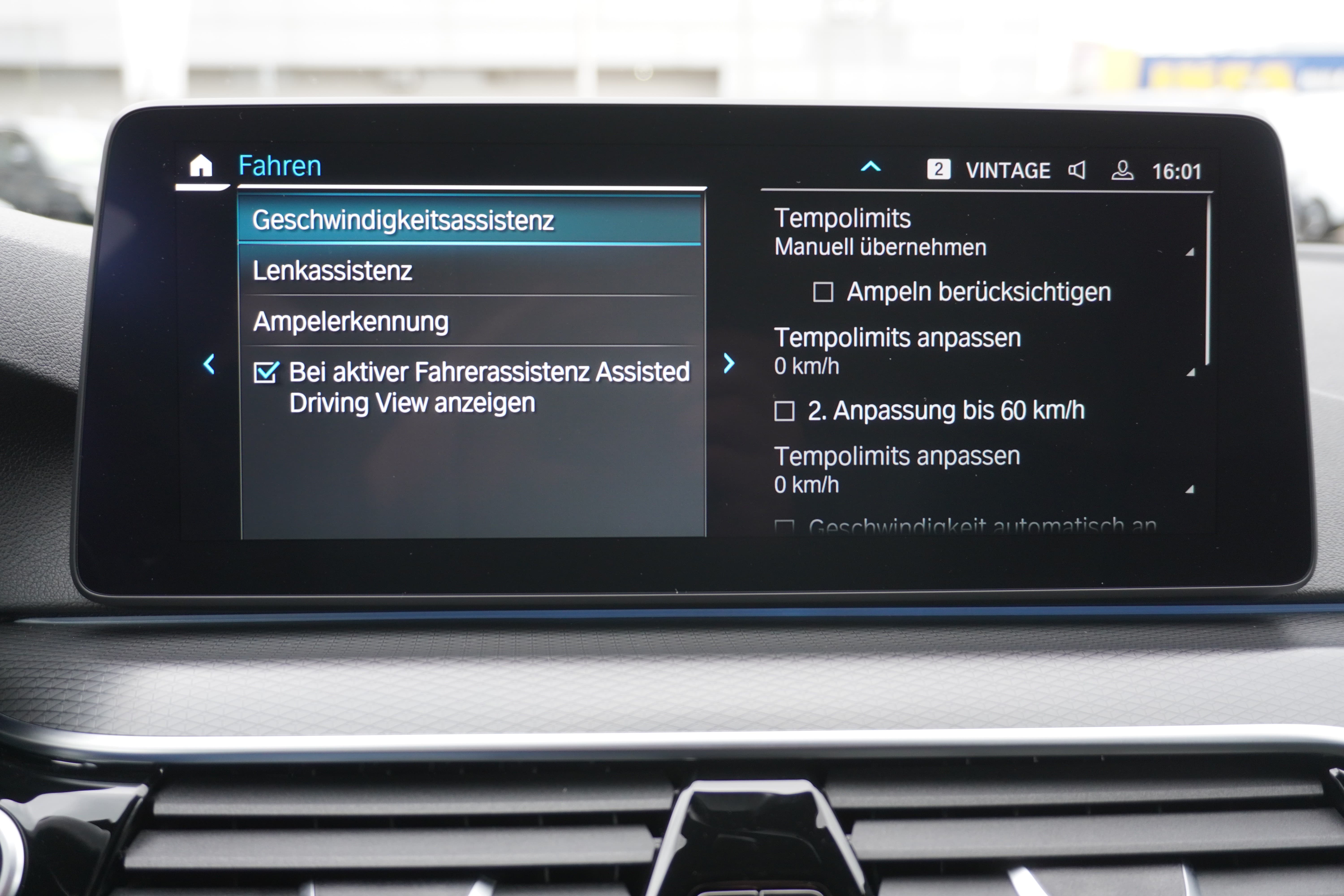 BMW 530e xDrive Touring M Sport Steptronic - Bild 38