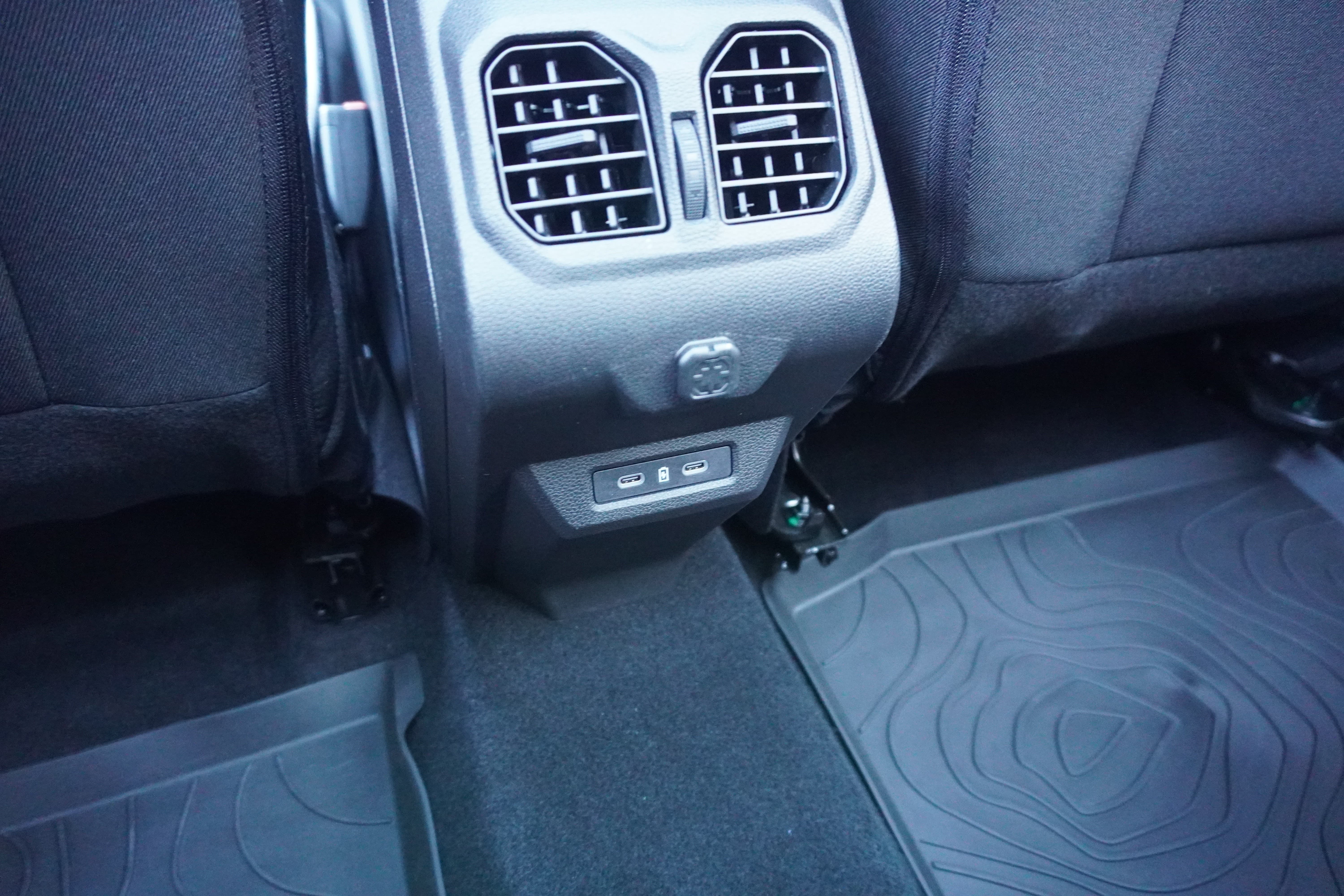 DACIA Bigster HEV 155 Journey - Bild 16