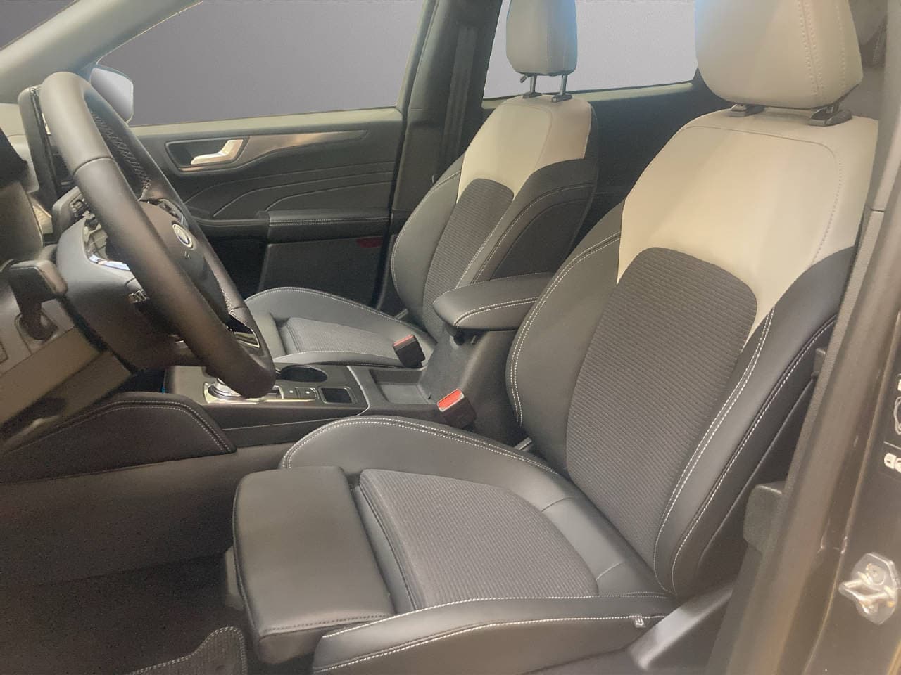 FORD Kuga 2.5 PHEV 242 PS Sound Edition - Bild 5